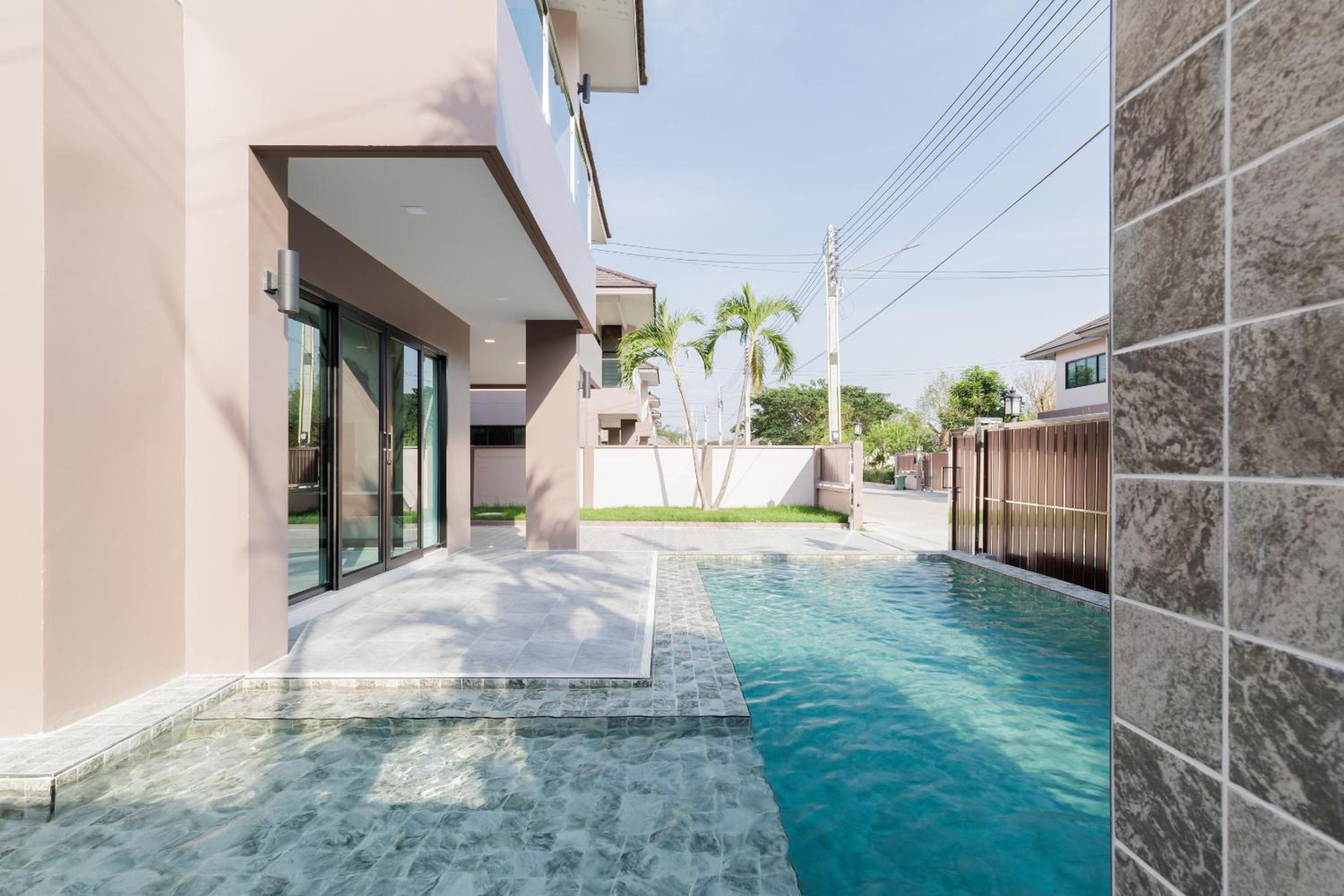 4 bedrooms, 4 bathrooms, villa with swimming pool, free Wi-Fi, party available