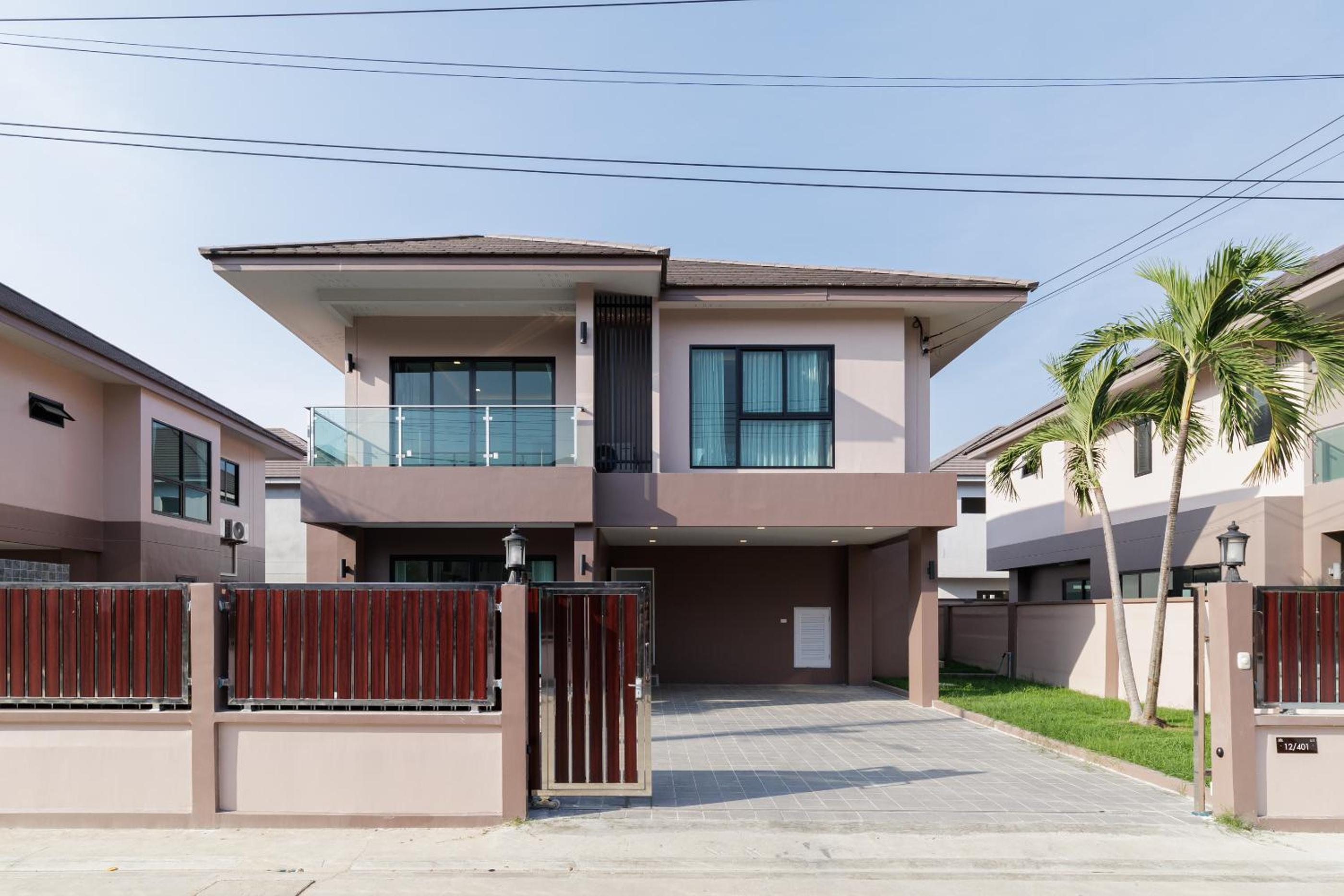 4 bedrooms, 4 bathrooms, villa with swimming pool, free Wi-Fi, party available