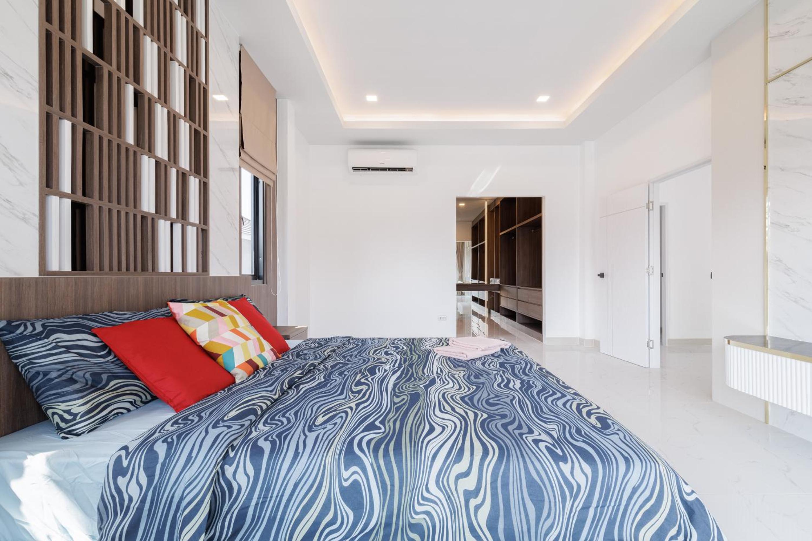 4 bedrooms, 4 bathrooms, villa with swimming pool, free Wi-Fi, party available