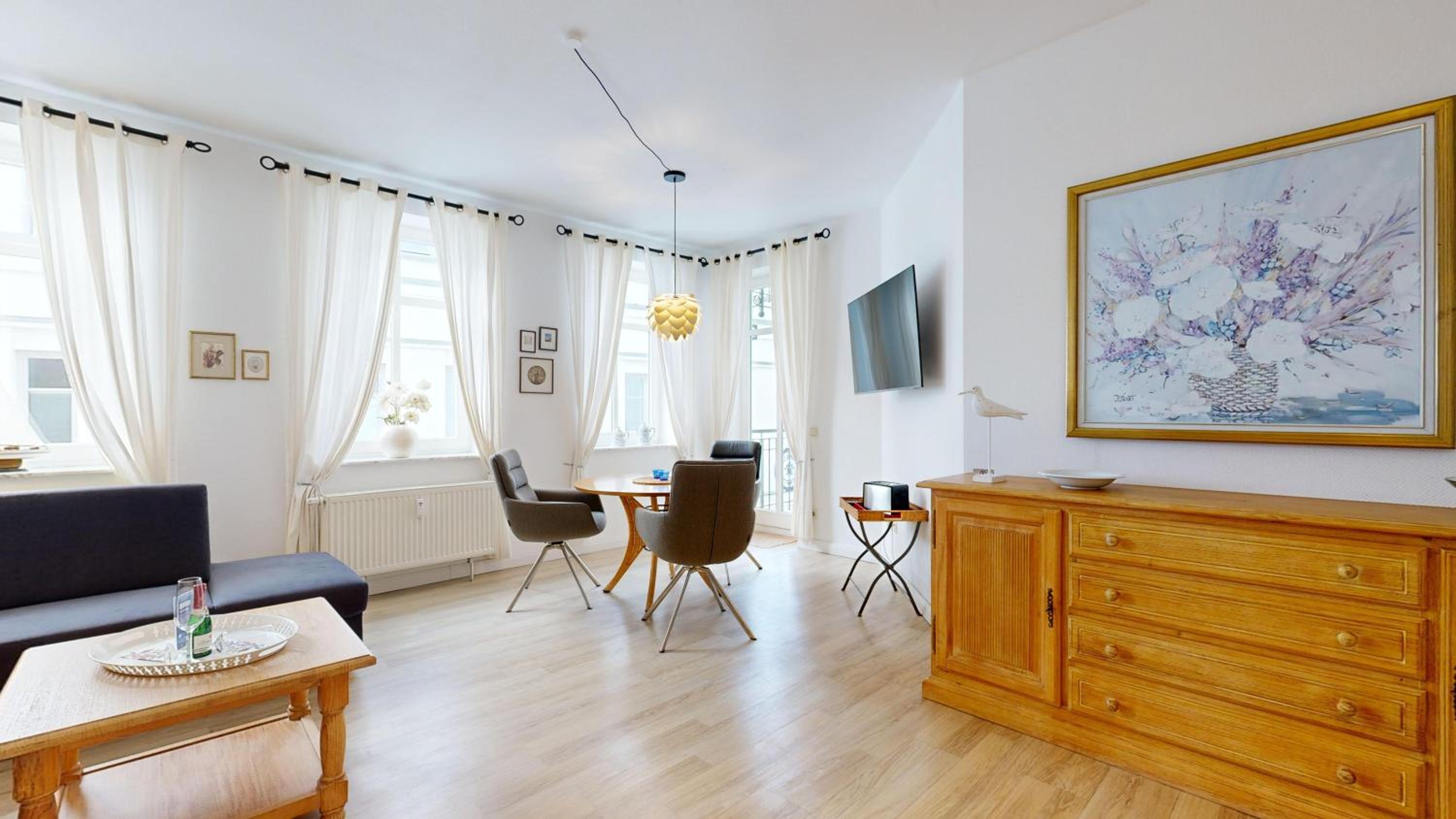 Villa Strandblick in Binz, FeWo direkt am Strand mit Balkon und seitlichem Meerblick