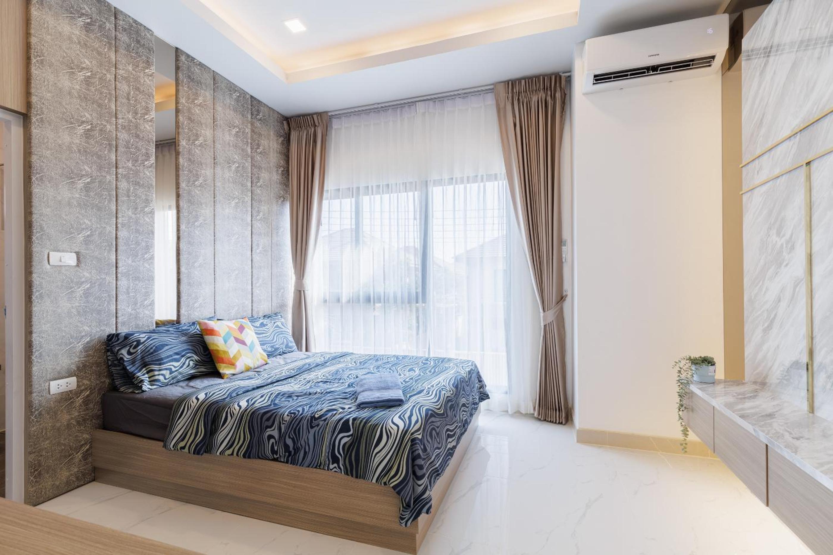 4 bedrooms, 4 bathrooms, villa with swimming pool, free Wi-Fi, party available