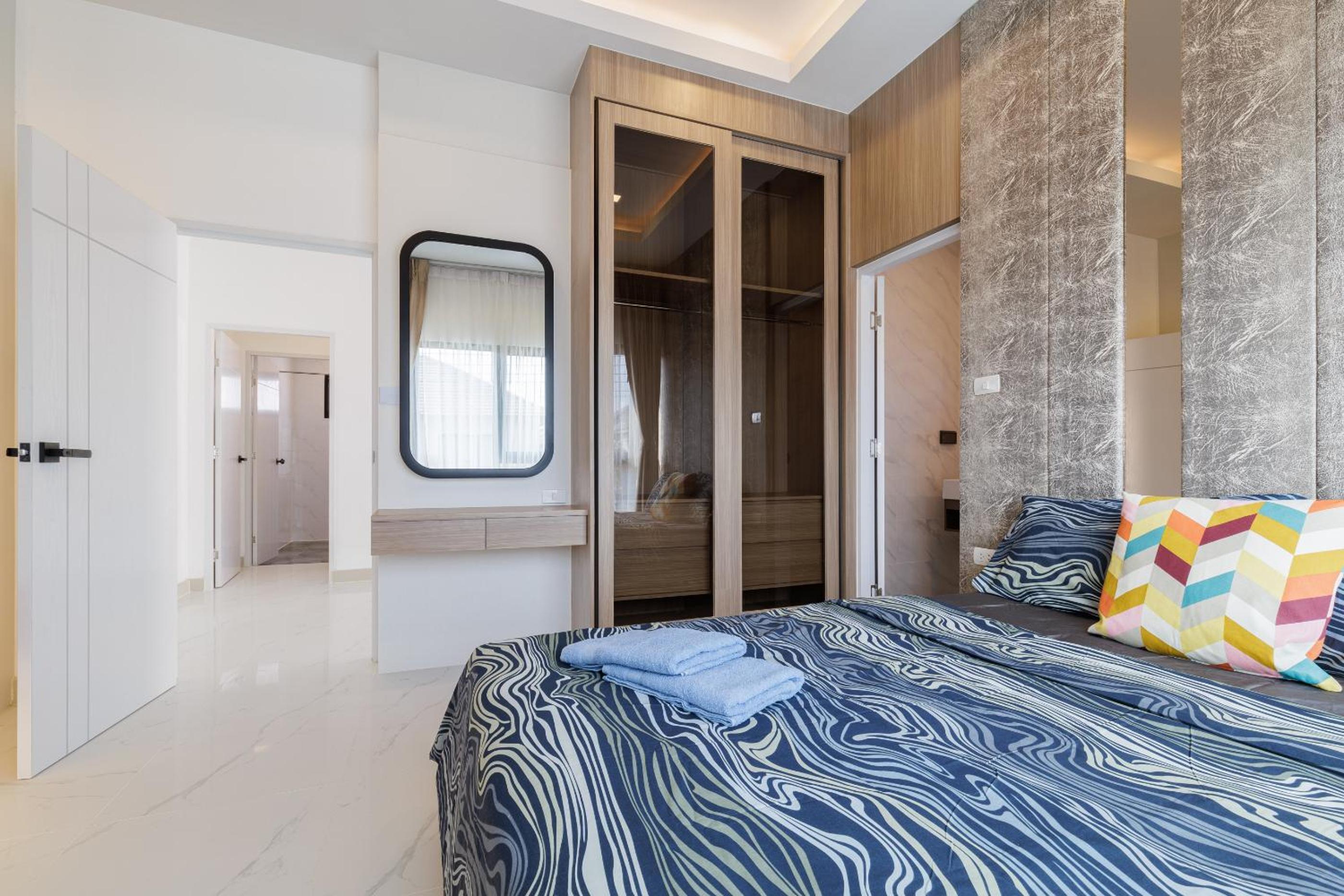 4 bedrooms, 4 bathrooms, villa with swimming pool, free Wi-Fi, party available