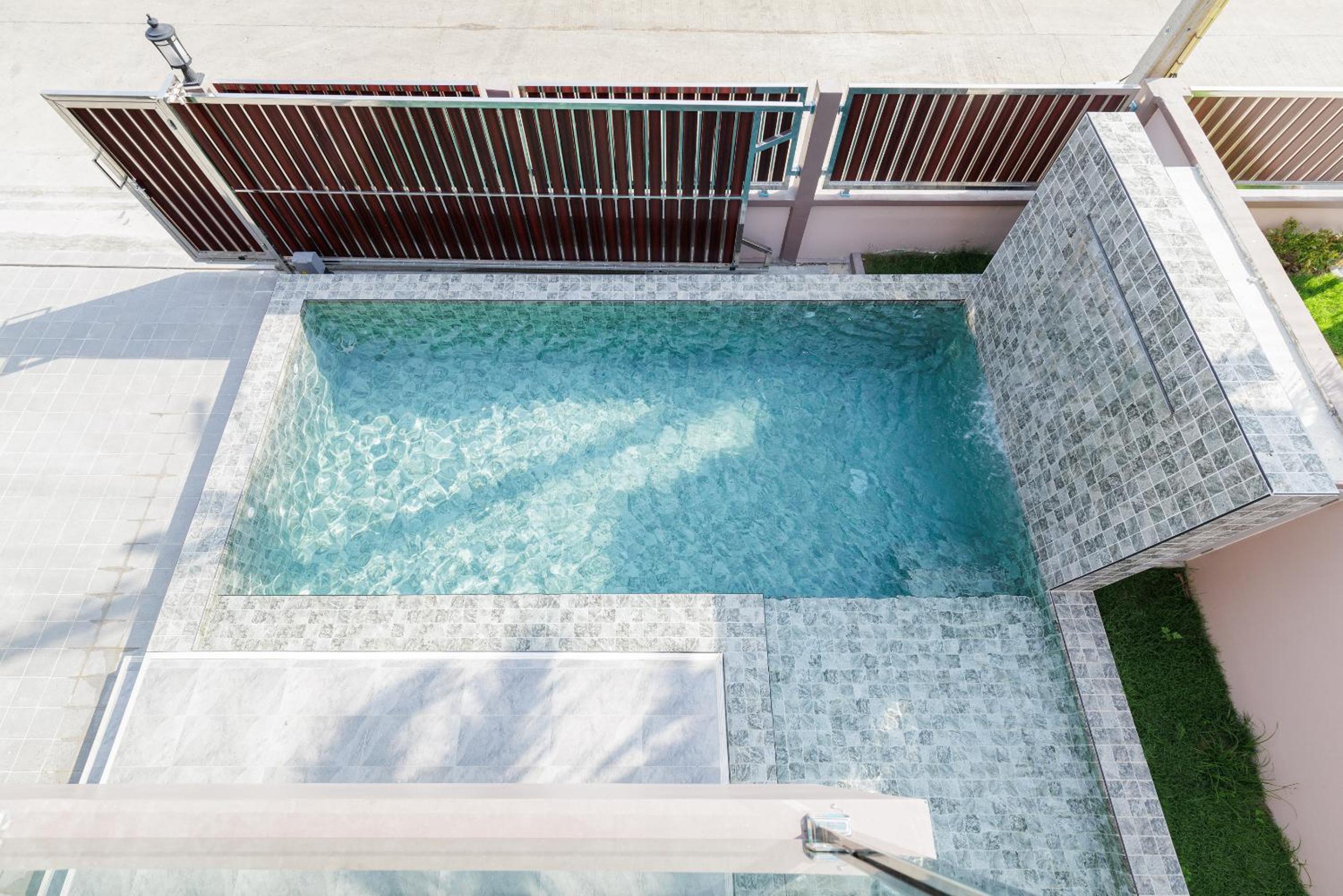 4 bedrooms, 4 bathrooms, villa with swimming pool, free Wi-Fi, party available