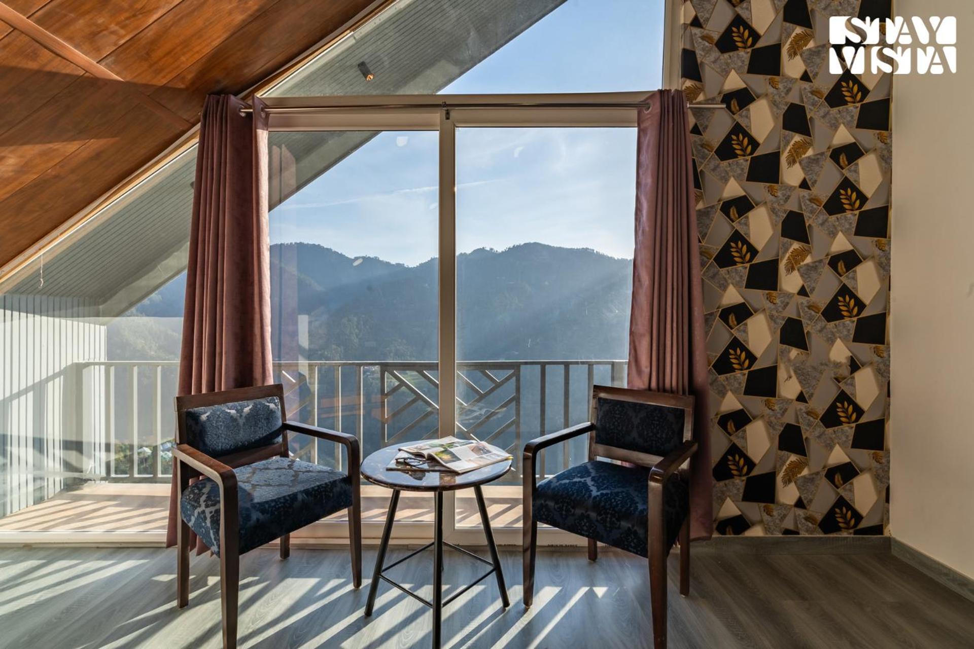 StayVista at Orion Villa with Jacuzzi, Mountain View