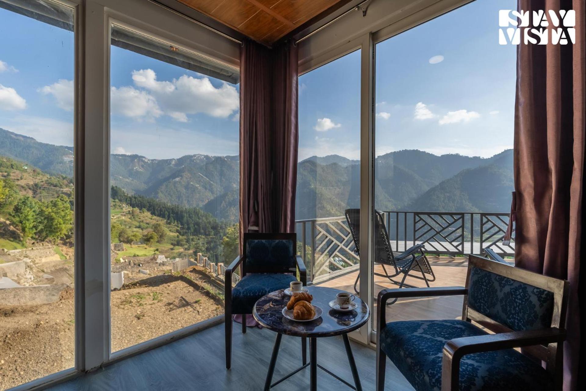 StayVista at Orion Villa with Jacuzzi, Mountain View