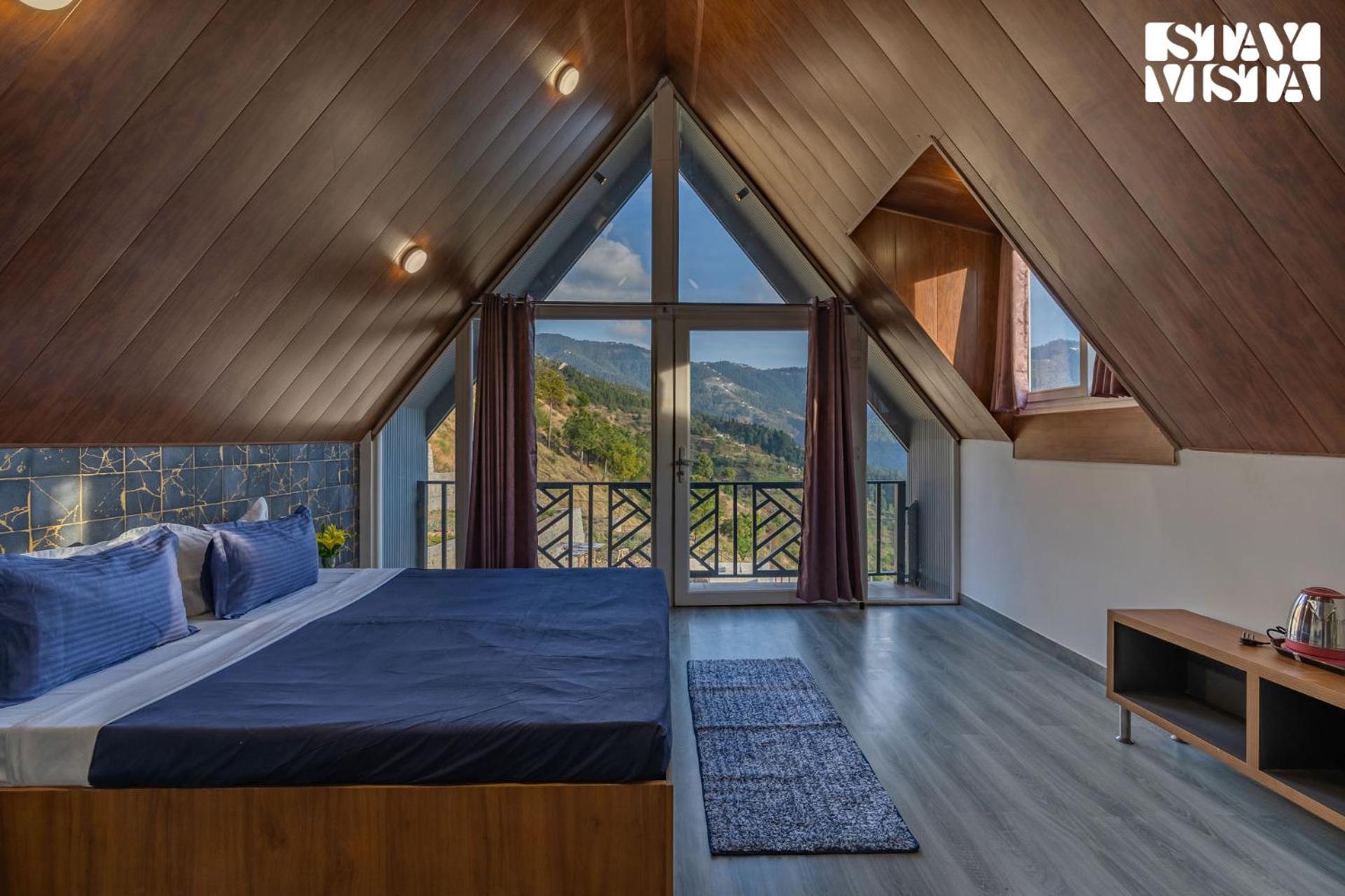 StayVista at Orion Villa with Jacuzzi, Mountain View