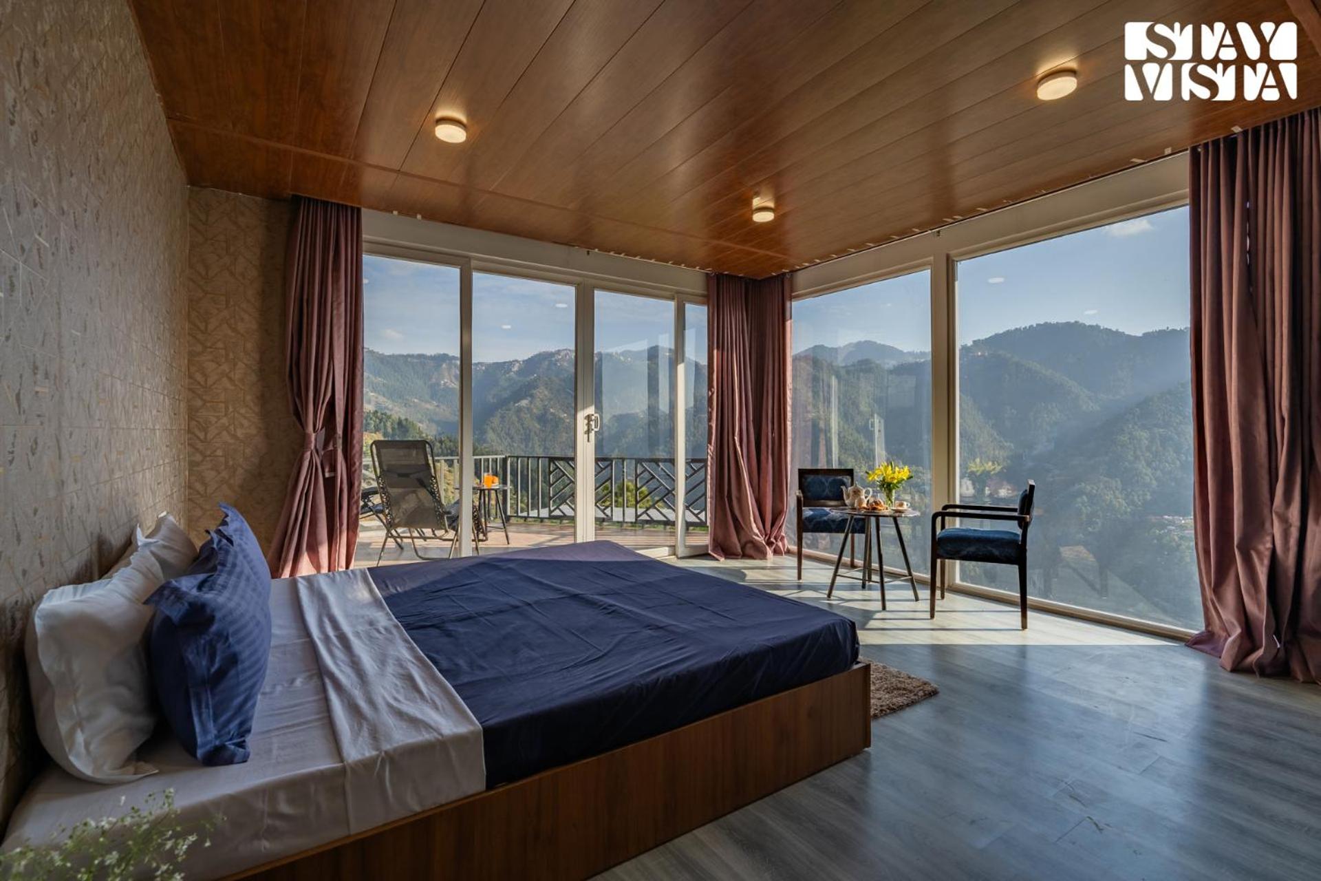StayVista at Orion Villa with Jacuzzi, Mountain View