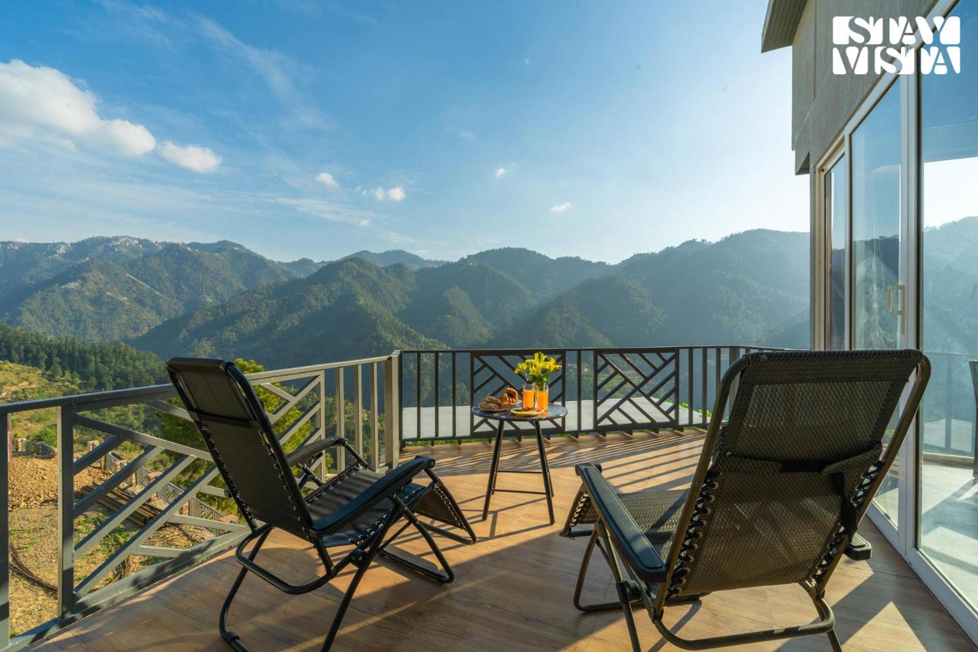 StayVista at Orion Villa with Jacuzzi, Mountain View
