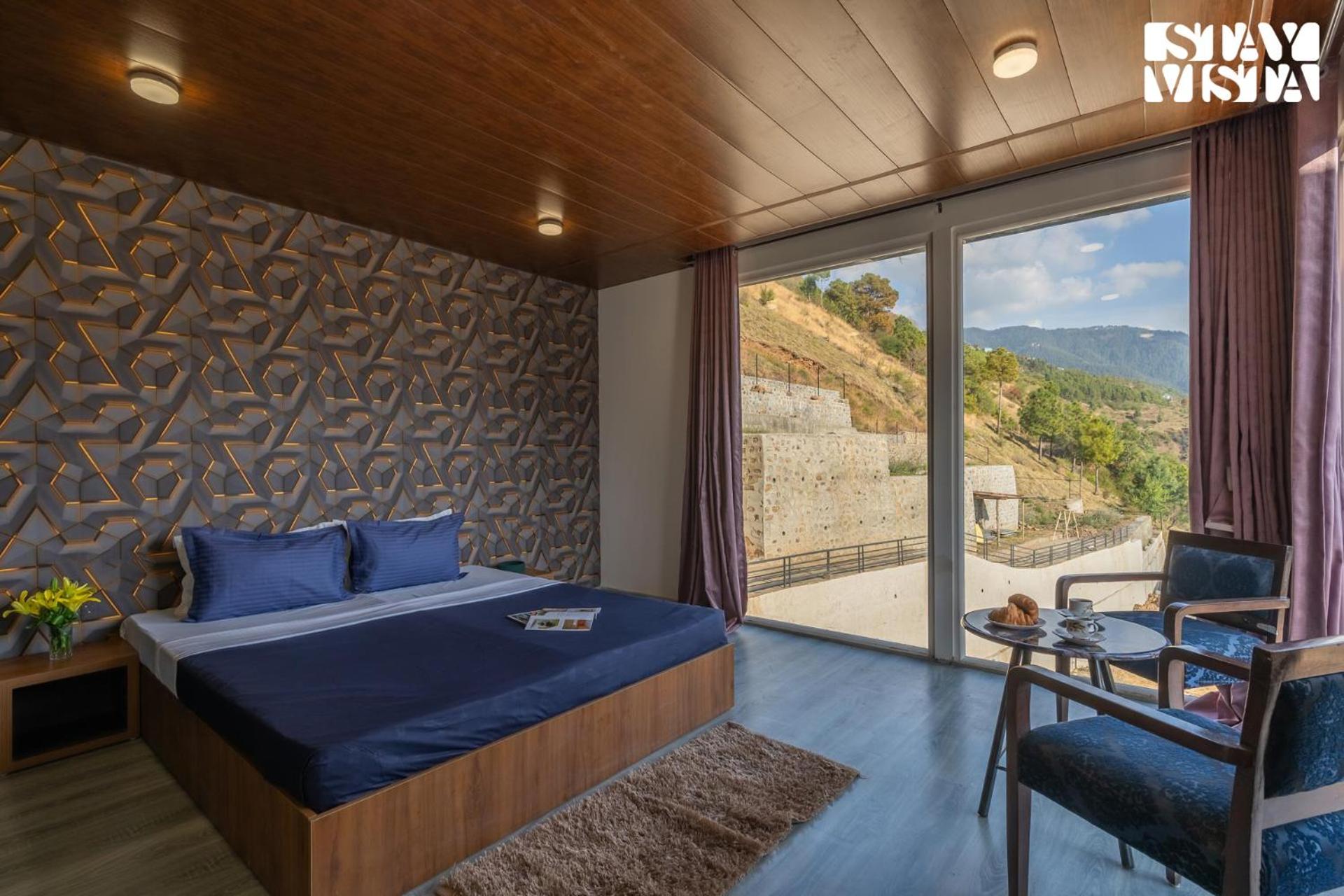 StayVista at Orion Villa with Jacuzzi, Mountain View