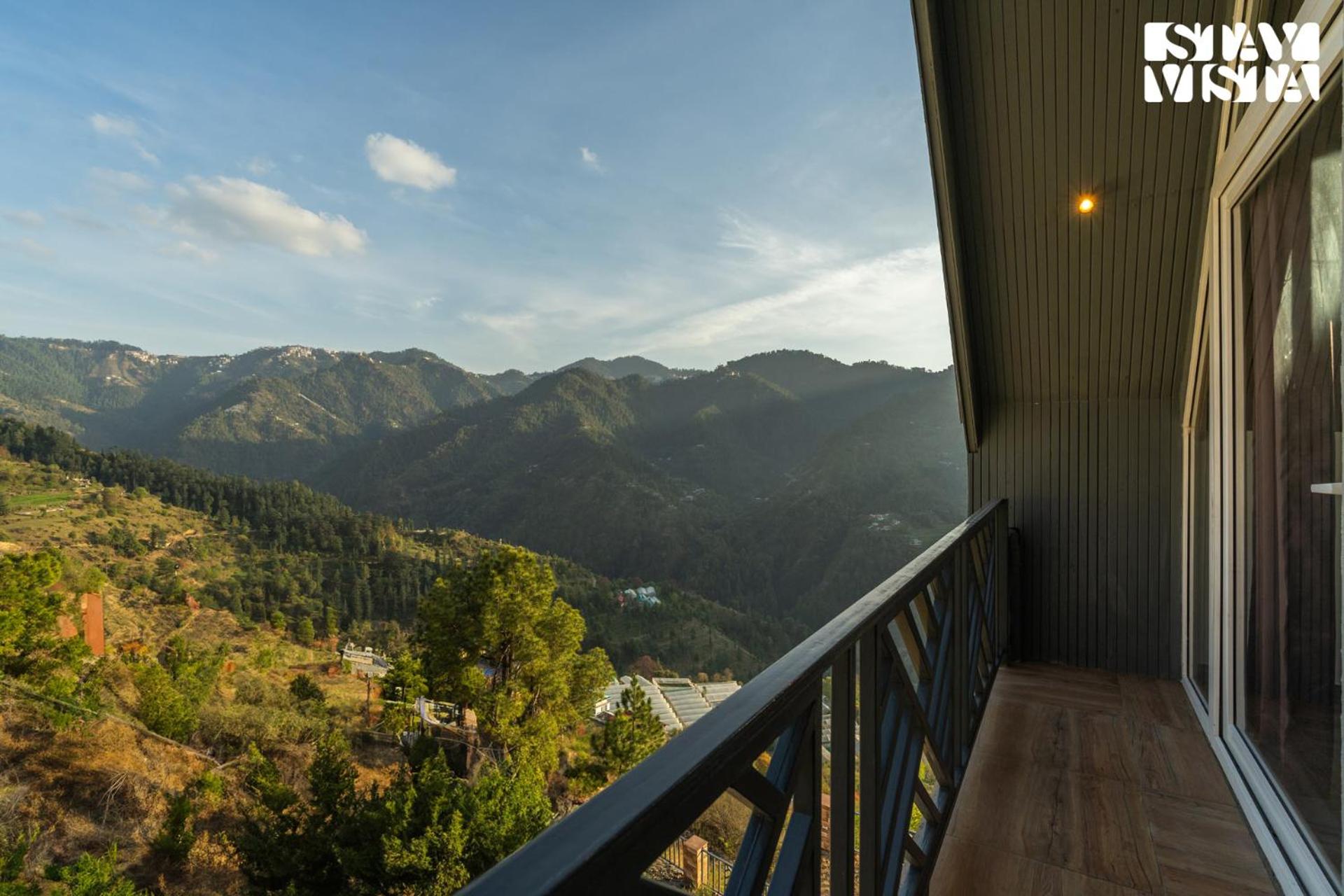 StayVista at Orion Villa with Jacuzzi, Mountain View