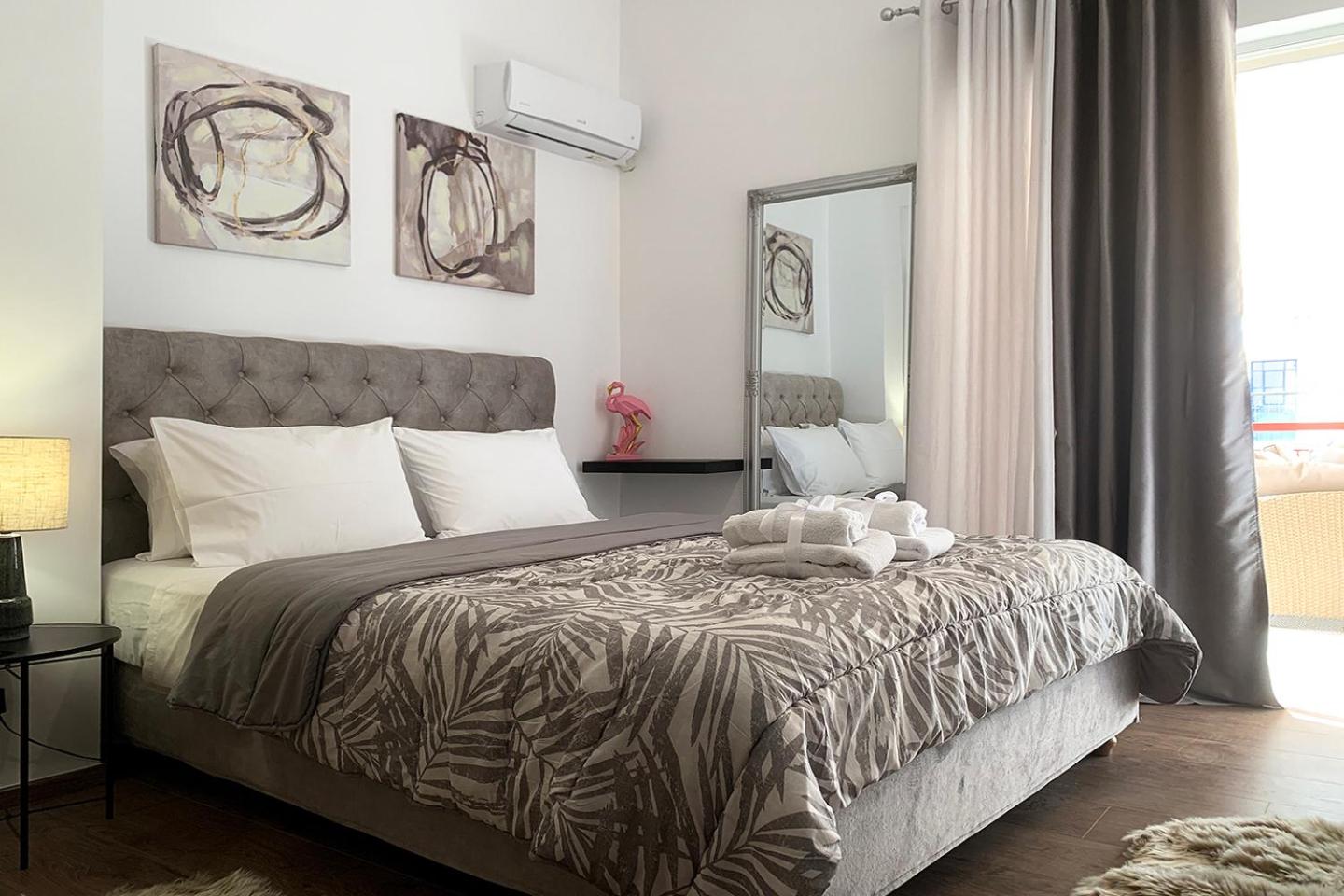 Luxury Elegance in City Center photo 5