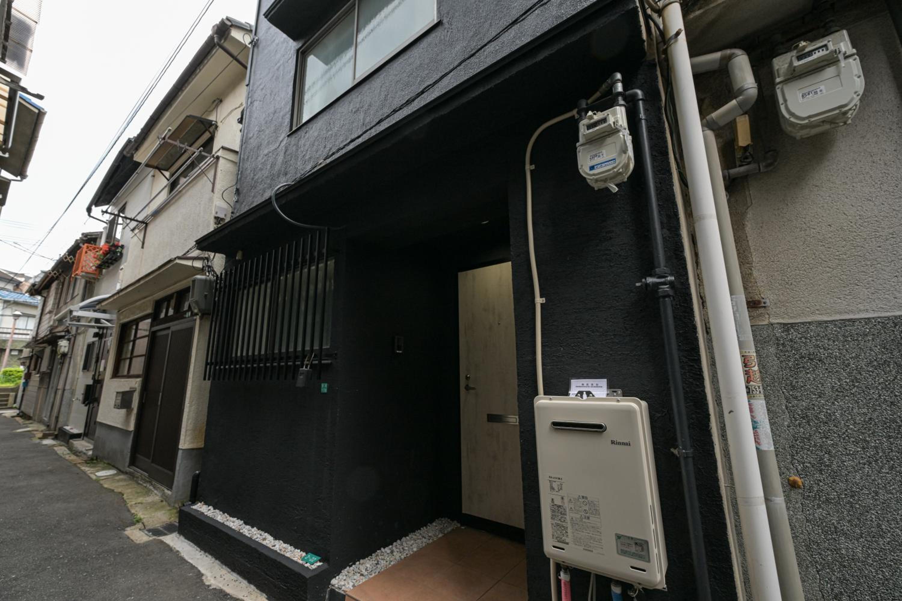 匠の家 大阪城近くの高級感あふれる吹き抜けの家 A Luxurious Home with a Grand Atrium Near Osaka Castle