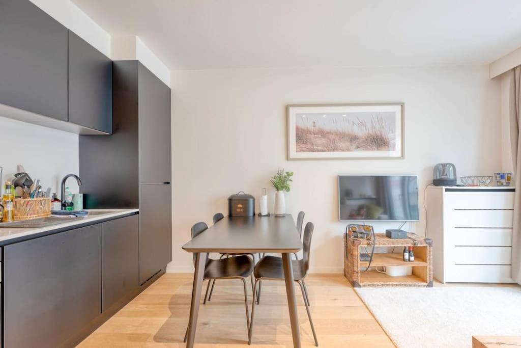 Your Stylish Seaside Studio Retreat & Parking