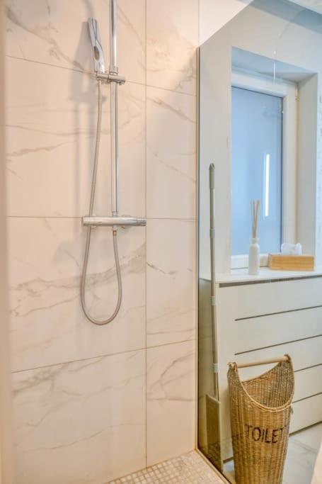 Your Stylish Seaside Studio Retreat & Parking