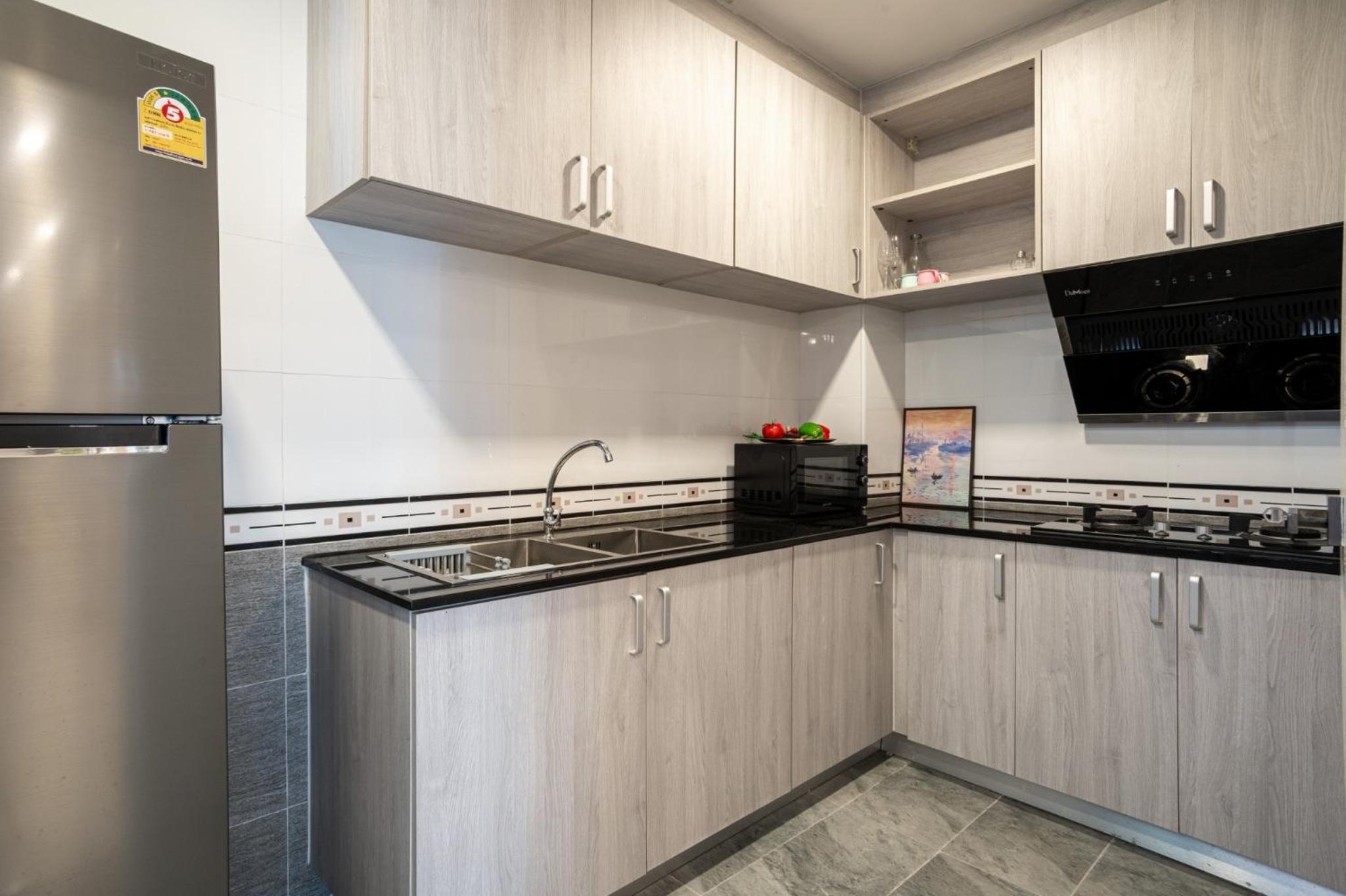 3-bedroom, 3-bathroom townhouse, community with swimming pool, gym, walking street for 20 minutes by car