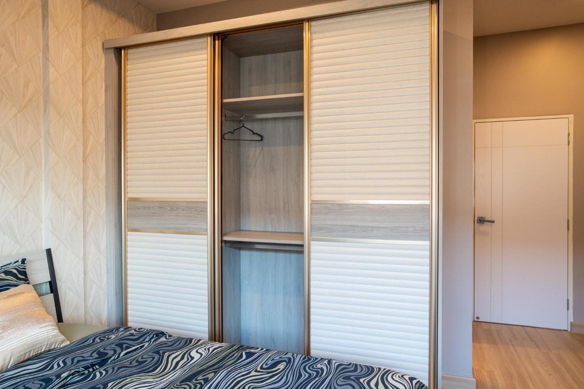3-bedroom, 3-bathroom townhouse, community with swimming pool, gym, walking street for 20 minutes by car