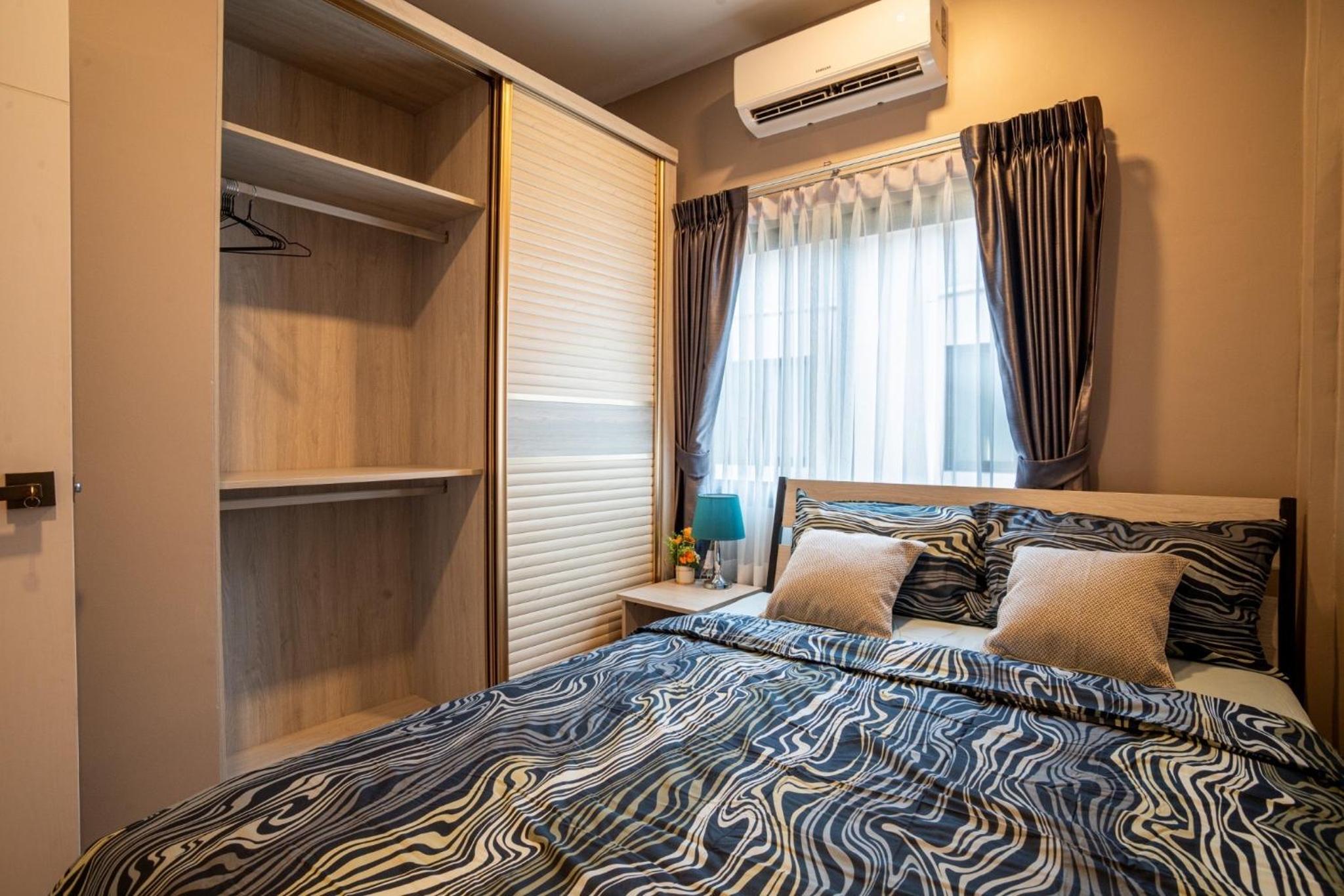 3-bedroom, 3-bathroom townhouse, community with swimming pool, gym, walking street for 20 minutes by car