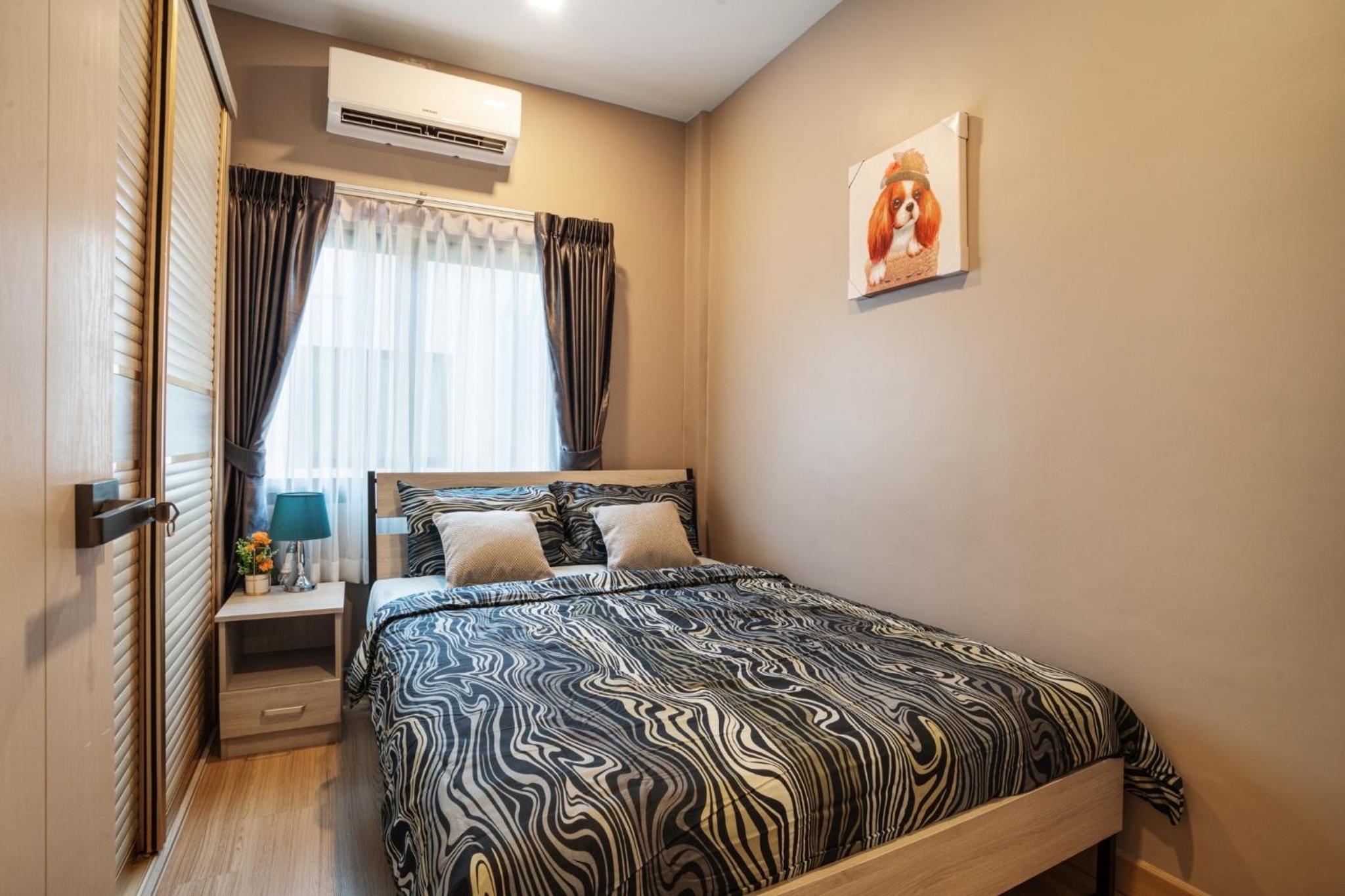 3-bedroom, 3-bathroom townhouse, community with swimming pool, gym, walking street for 20 minutes by car