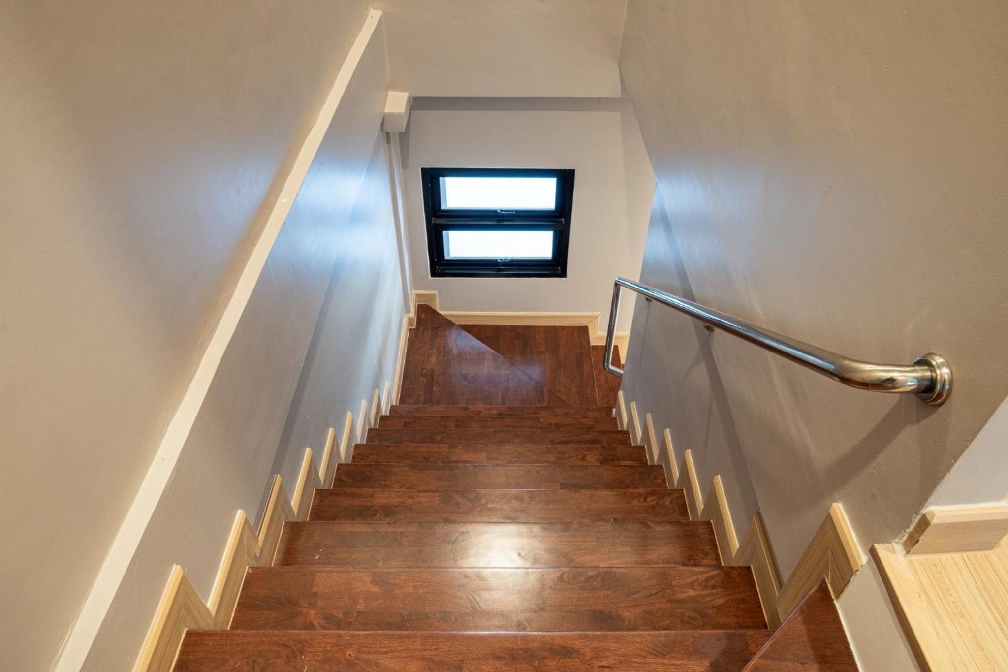 3-bedroom, 3-bathroom townhouse, community with swimming pool, gym, walking street for 20 minutes by car