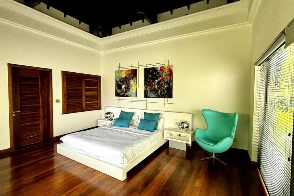 Villa Love