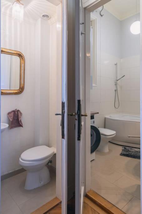 Stylish,Large & Bright Loft in City Center by NW view 4