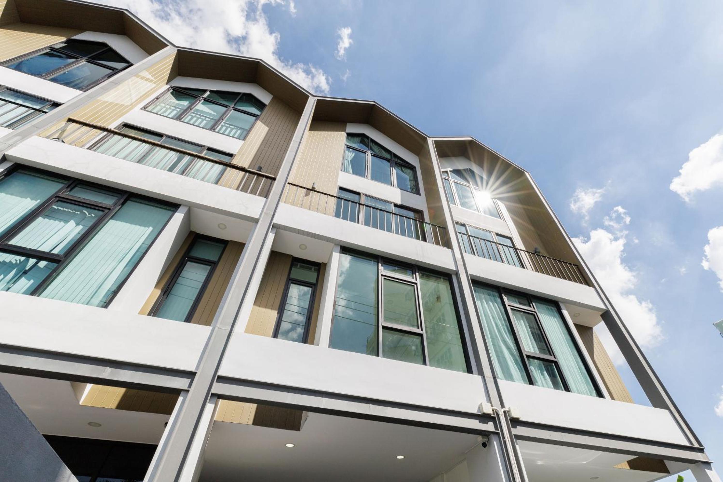 Advanced townhouses can accommodate 14 people, with high-speed Wi Fi and parking on Netflix