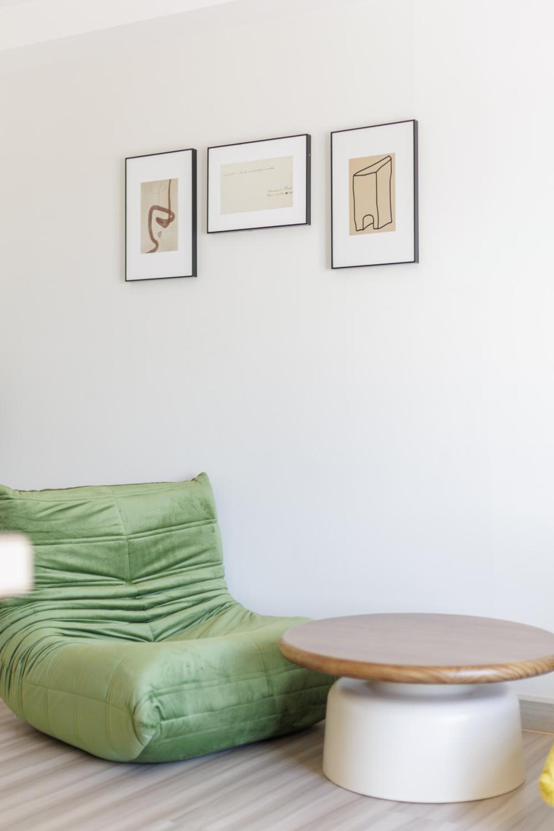 Advanced townhouses can accommodate 14 people, with high-speed Wi Fi and parking on Netflix