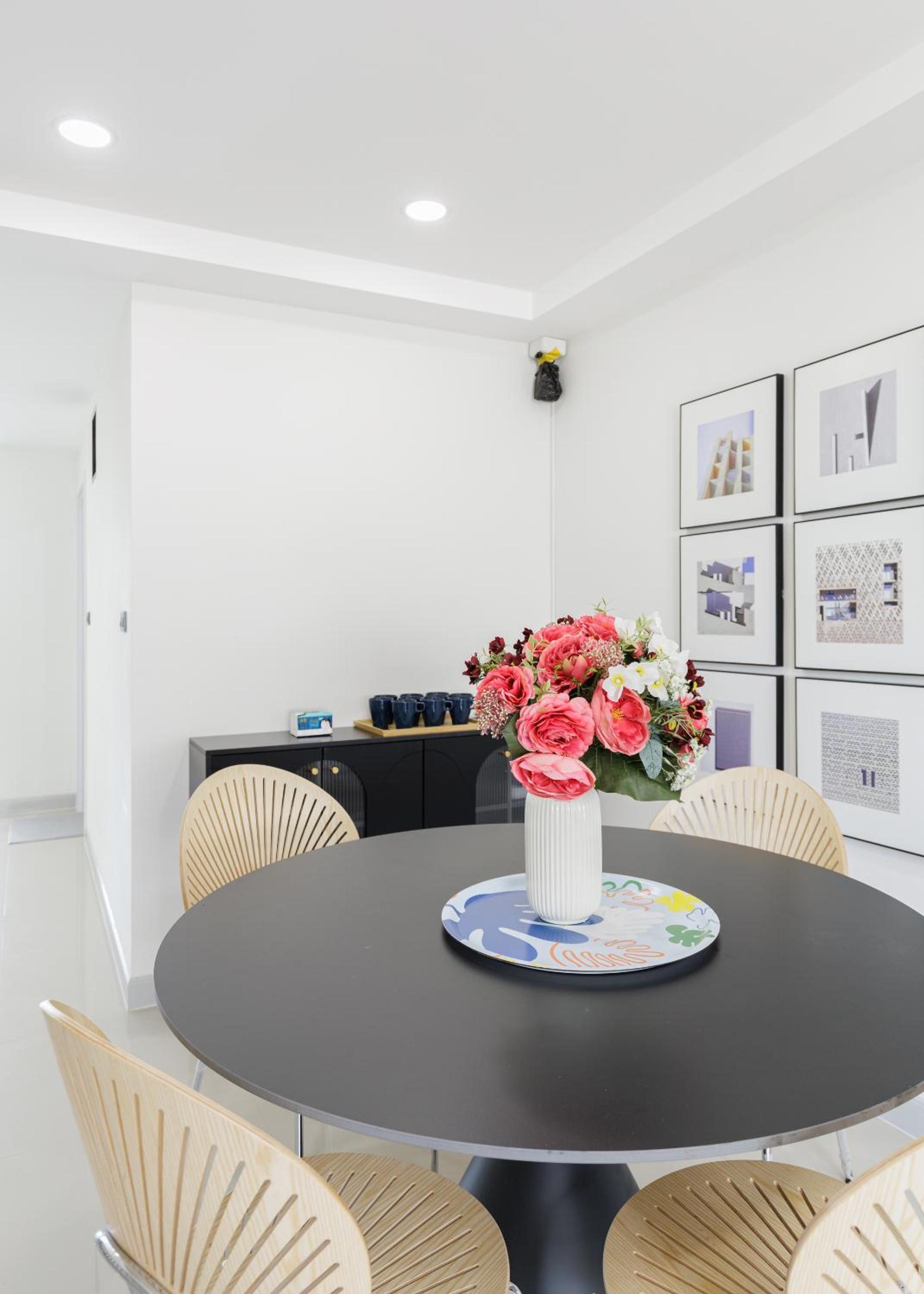 Advanced townhouses can accommodate 14 people, with high-speed Wi Fi and parking on Netflix
