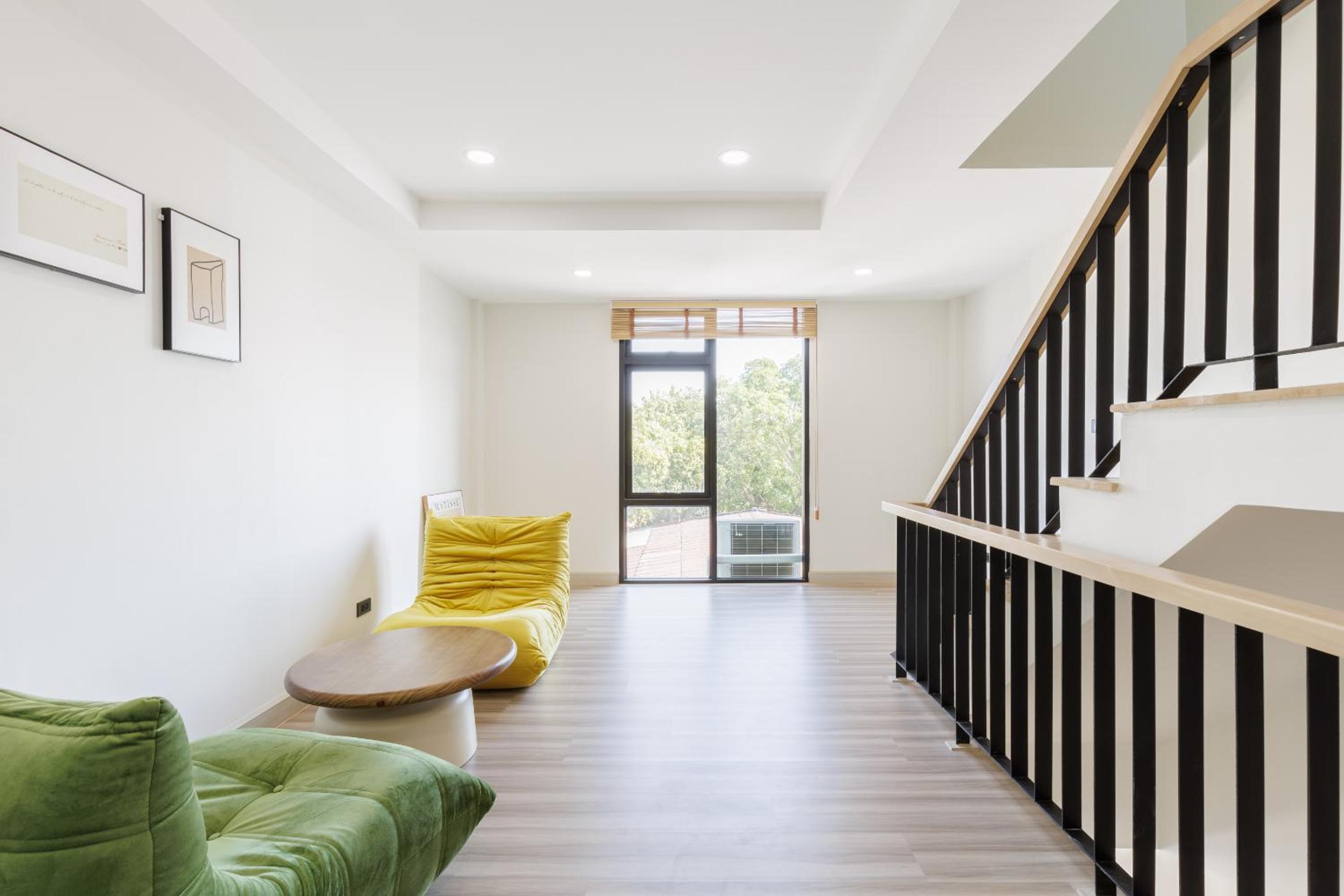 Advanced townhouses can accommodate 14 people, with high-speed Wi Fi and parking on Netflix
