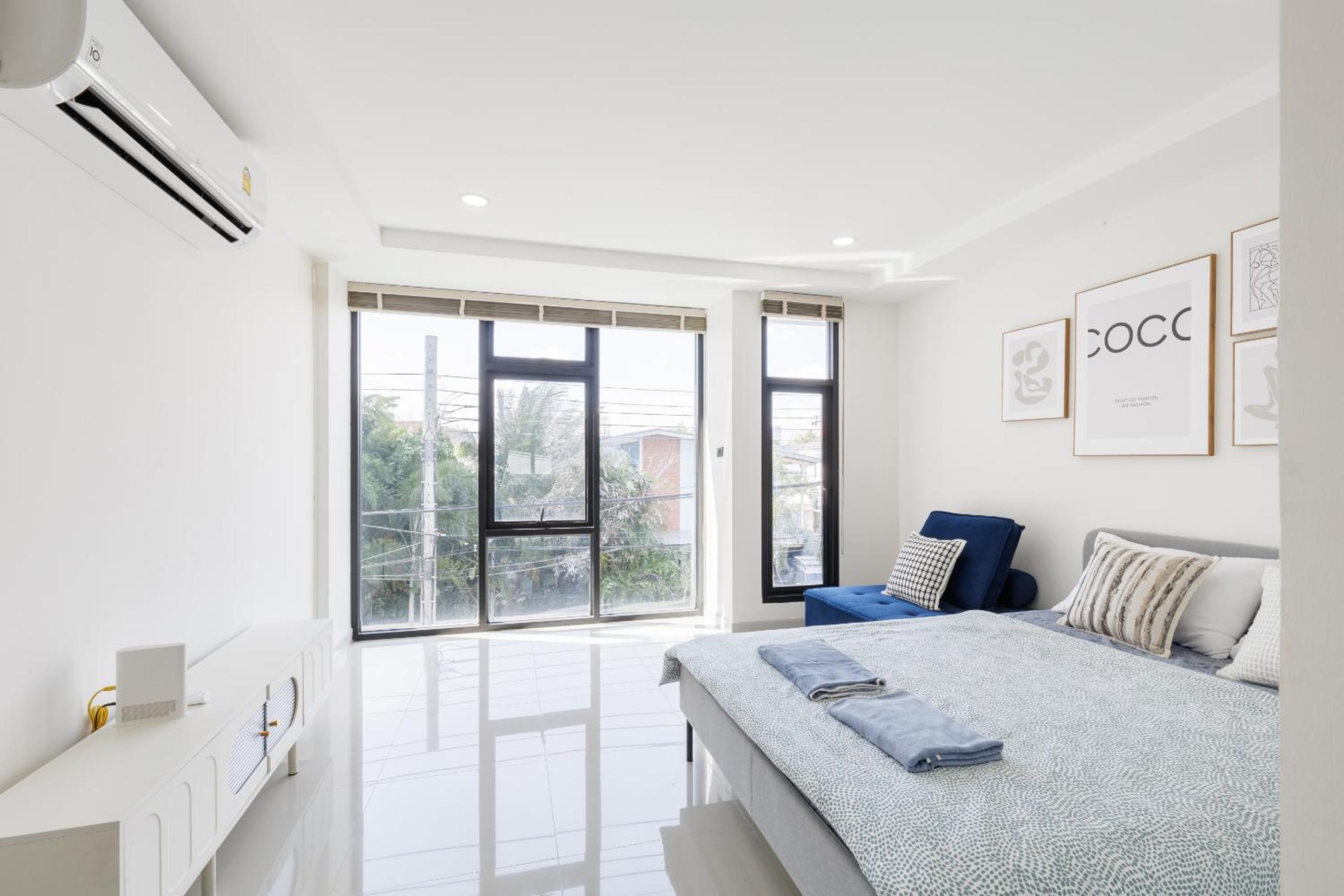 Advanced townhouses can accommodate 14 people, with high-speed Wi Fi and parking on Netflix