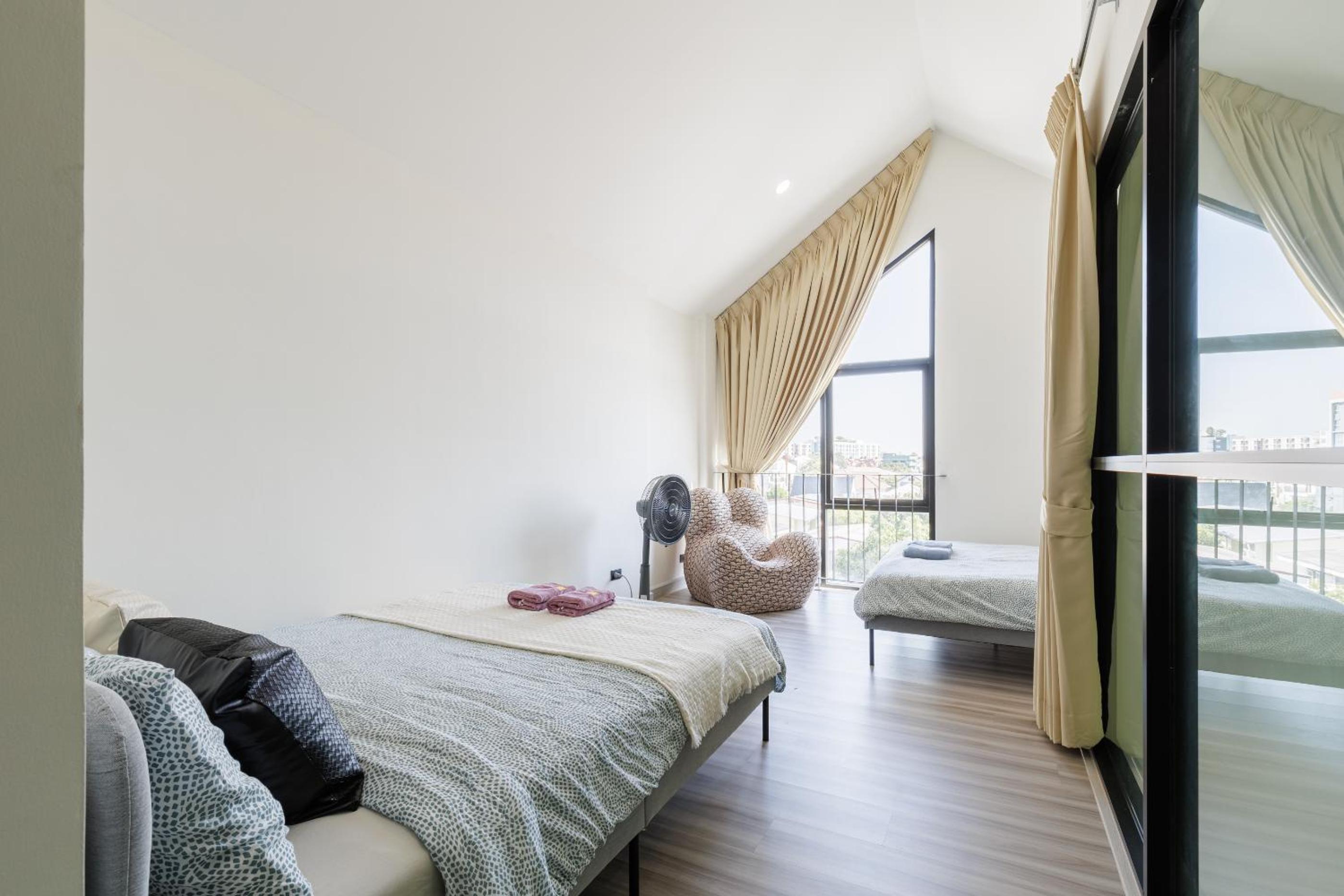 Advanced townhouses can accommodate 14 people, with high-speed Wi Fi and parking on Netflix