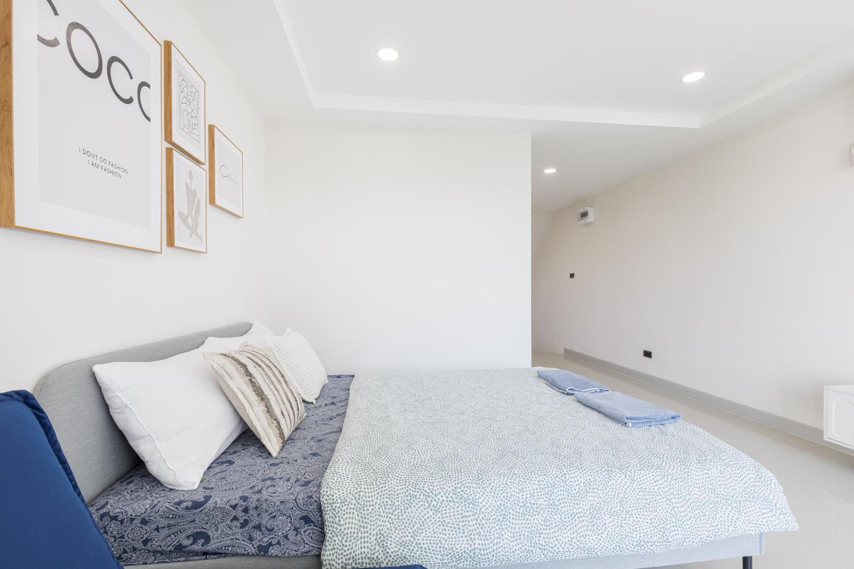 Advanced townhouses can accommodate 14 people, with high-speed Wi Fi and parking on Netflix