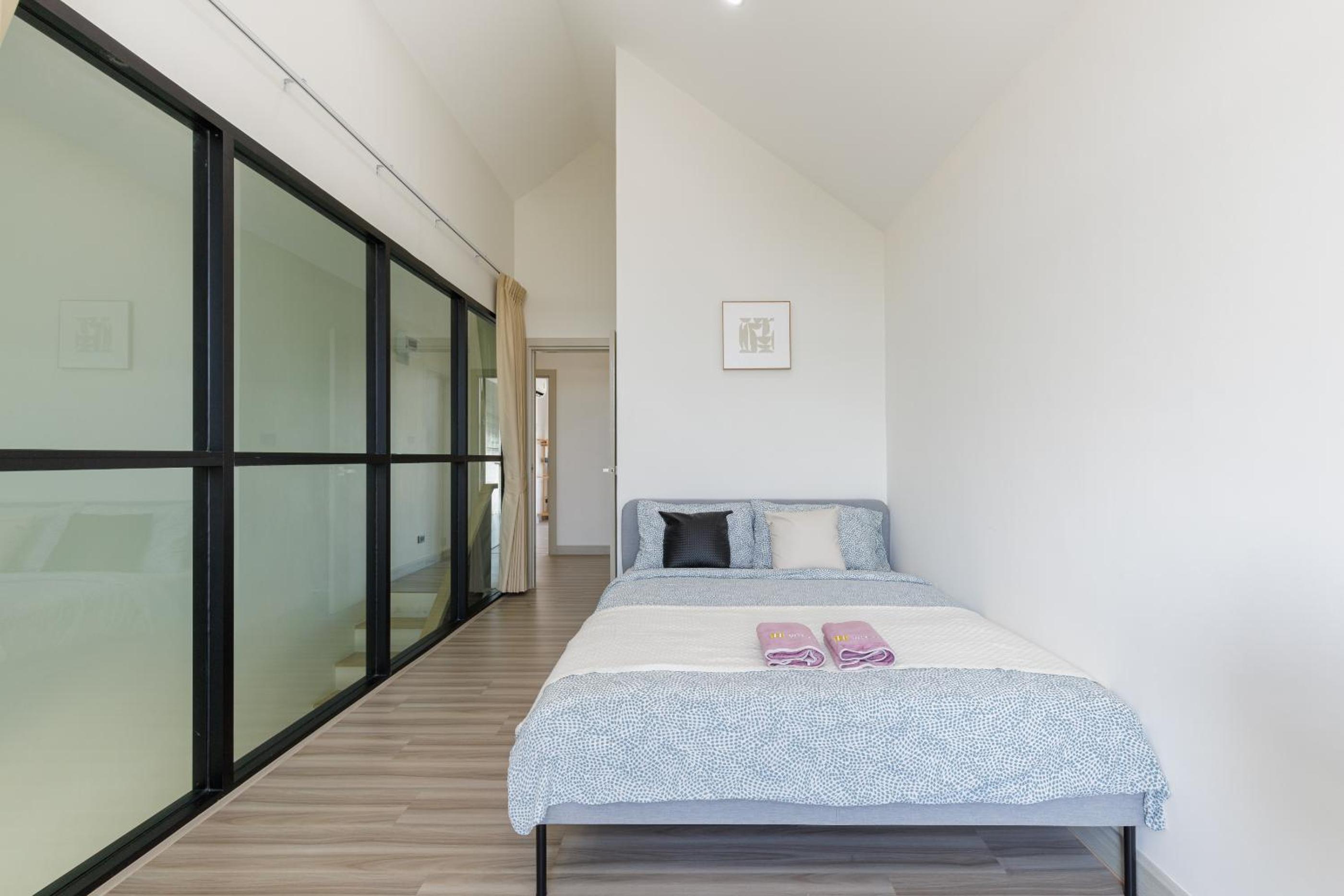 Advanced townhouses can accommodate 14 people, with high-speed Wi Fi and parking on Netflix