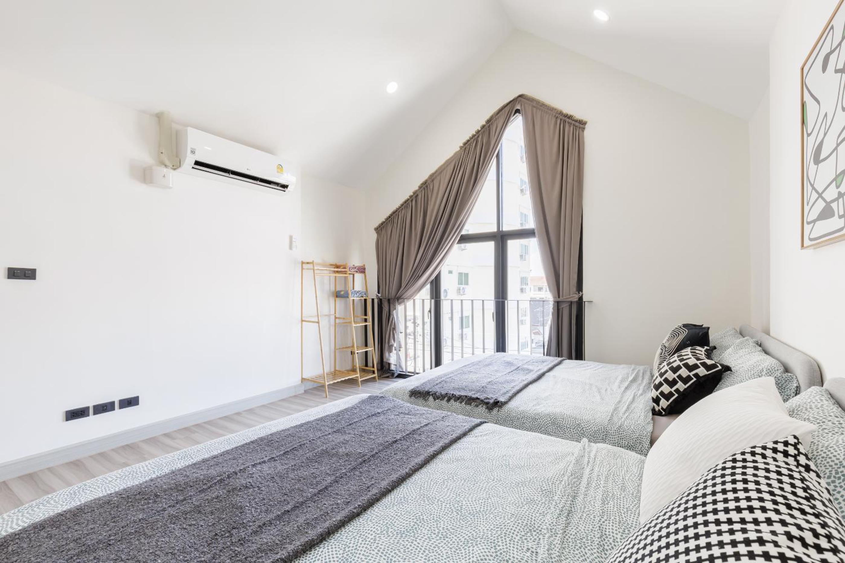 Advanced townhouses can accommodate 14 people, with high-speed Wi Fi and parking on Netflix