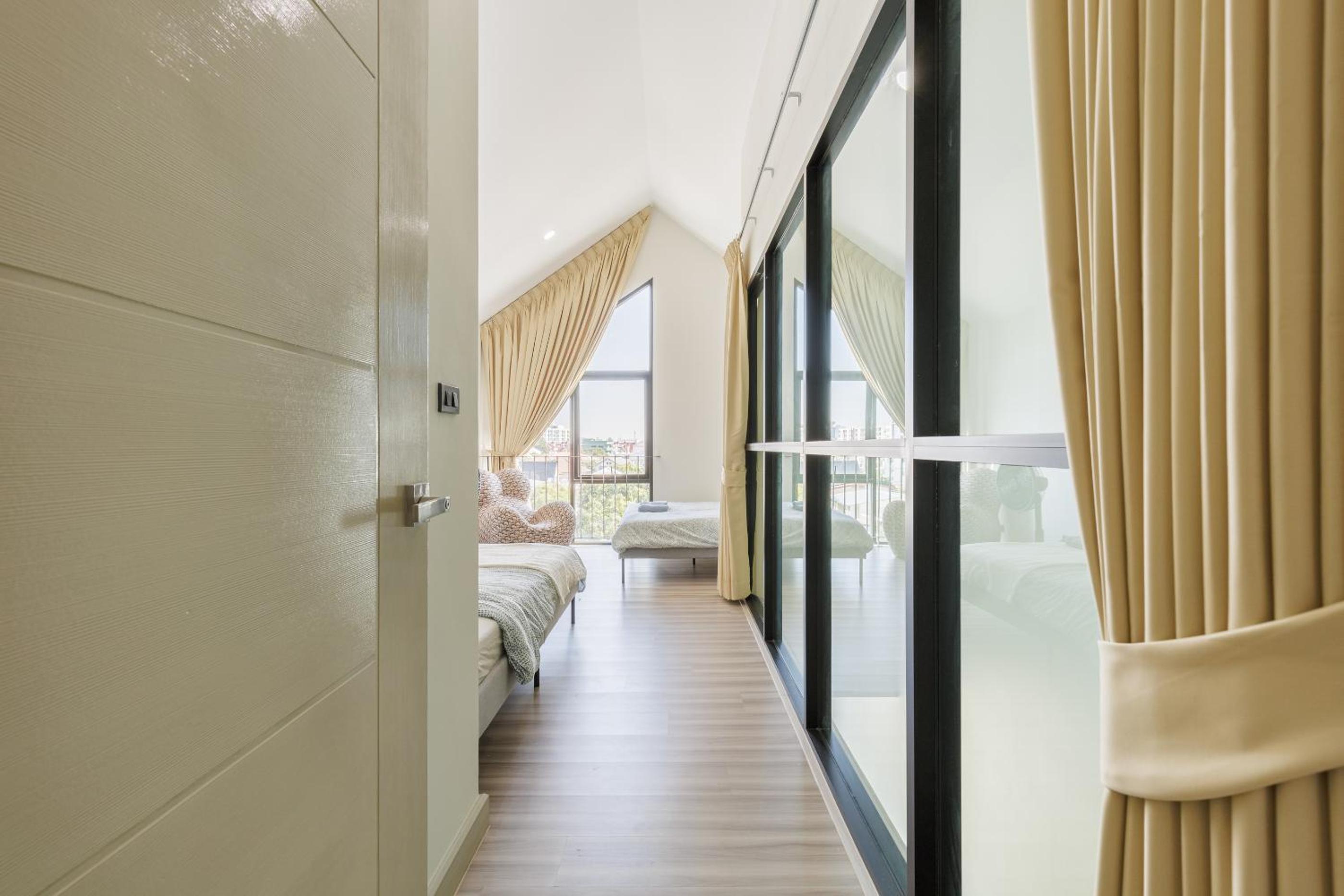 Advanced townhouses can accommodate 14 people, with high-speed Wi Fi and parking on Netflix