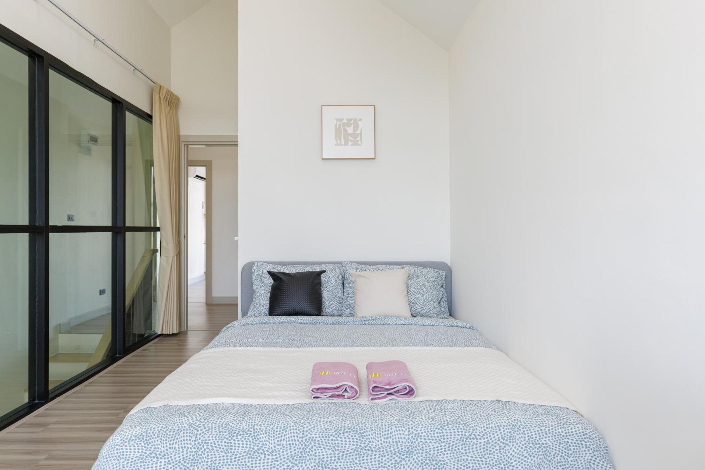 Advanced townhouses can accommodate 14 people, with high-speed Wi Fi and parking on Netflix