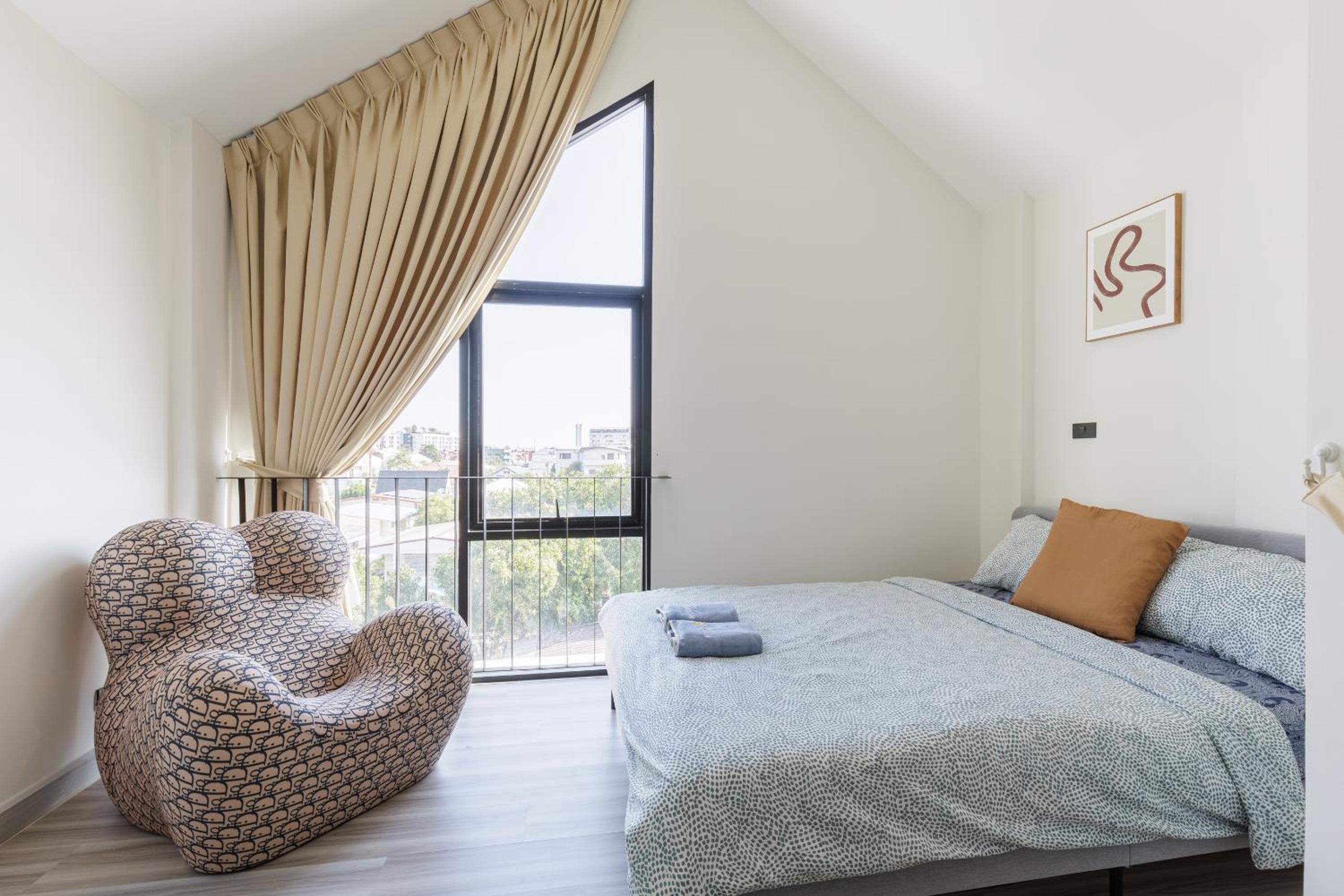 Advanced townhouses can accommodate 14 people, with high-speed Wi Fi and parking on Netflix