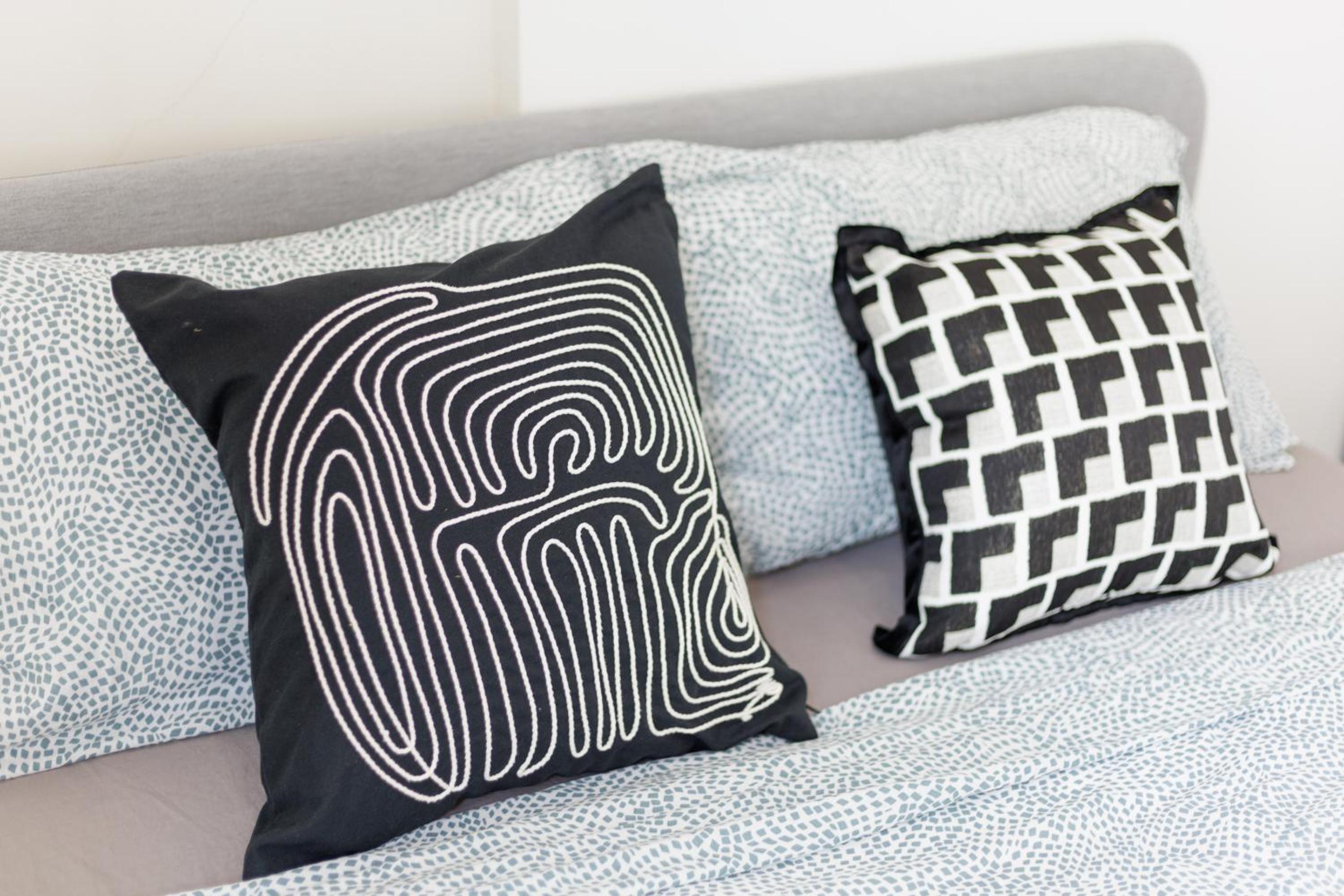 Advanced townhouses can accommodate 14 people, with high-speed Wi Fi and parking on Netflix