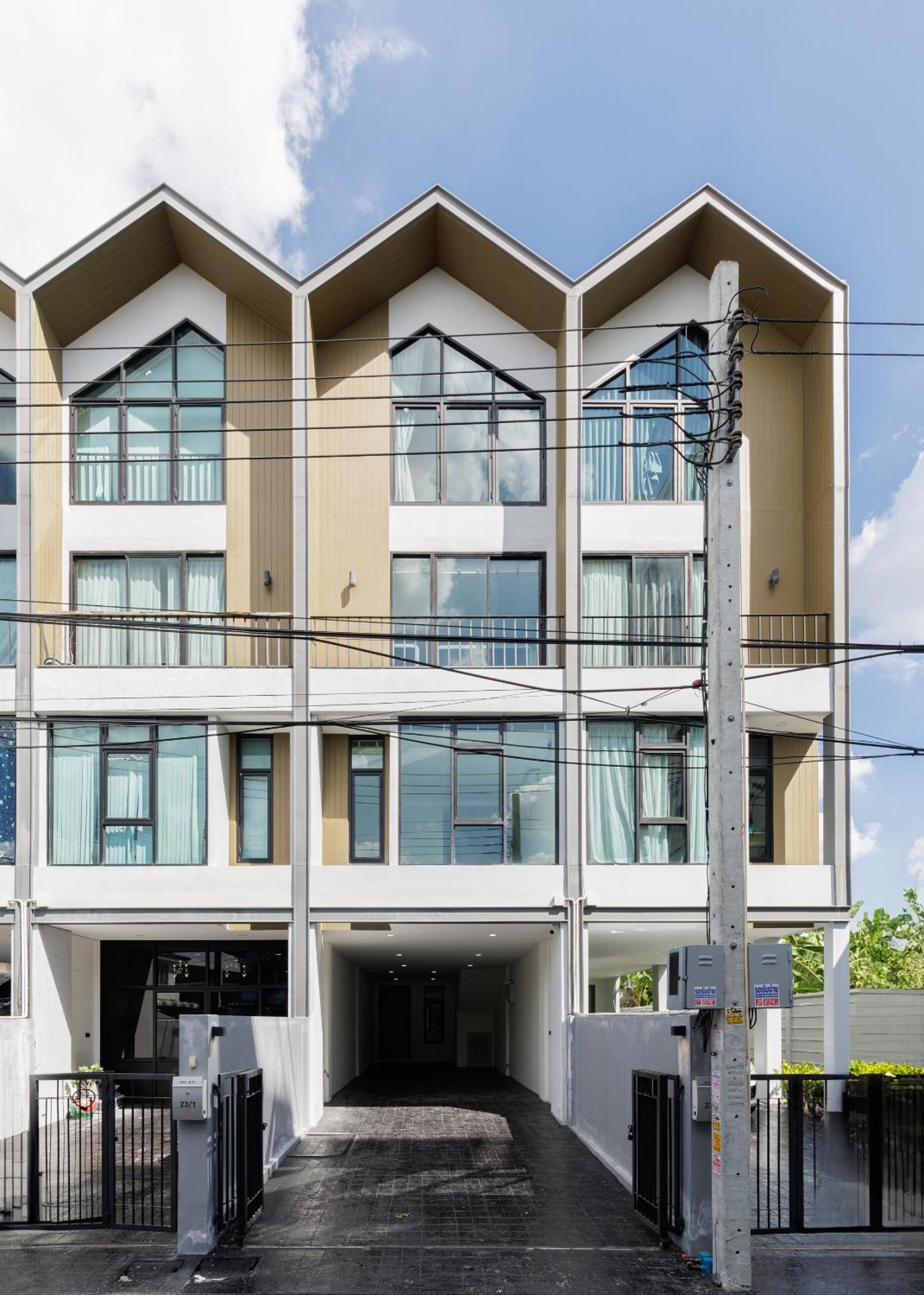 Advanced townhouses can accommodate 14 people, with high-speed Wi Fi and parking on Netflix