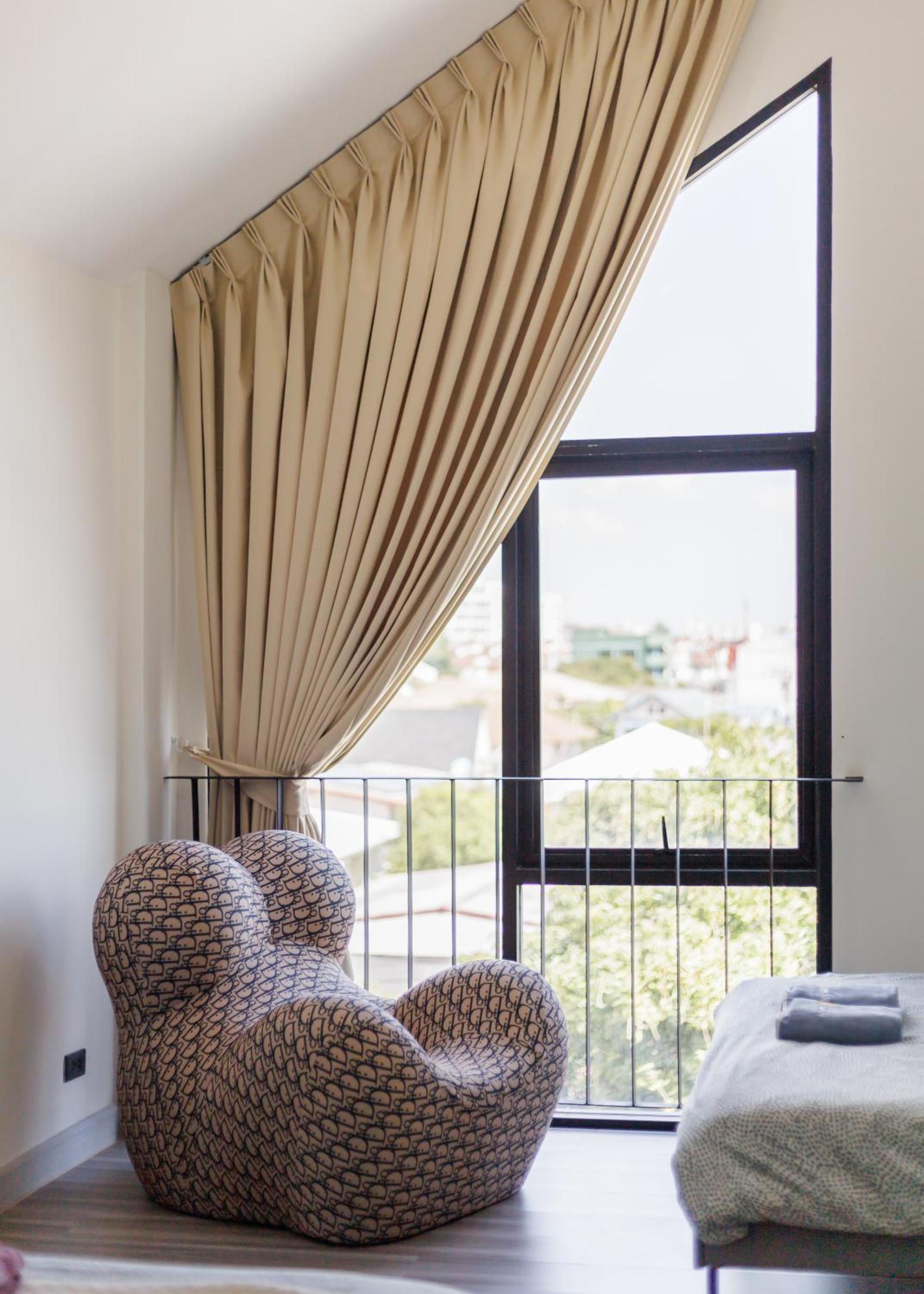 Advanced townhouses can accommodate 14 people, with high-speed Wi Fi and parking on Netflix