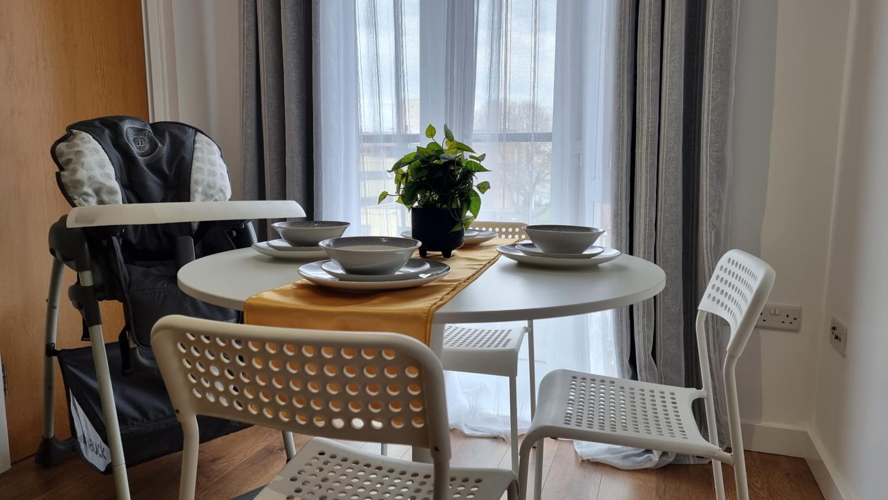 No 15 Modern Comfort in a Prime Southampton Location - Free Parking view 3