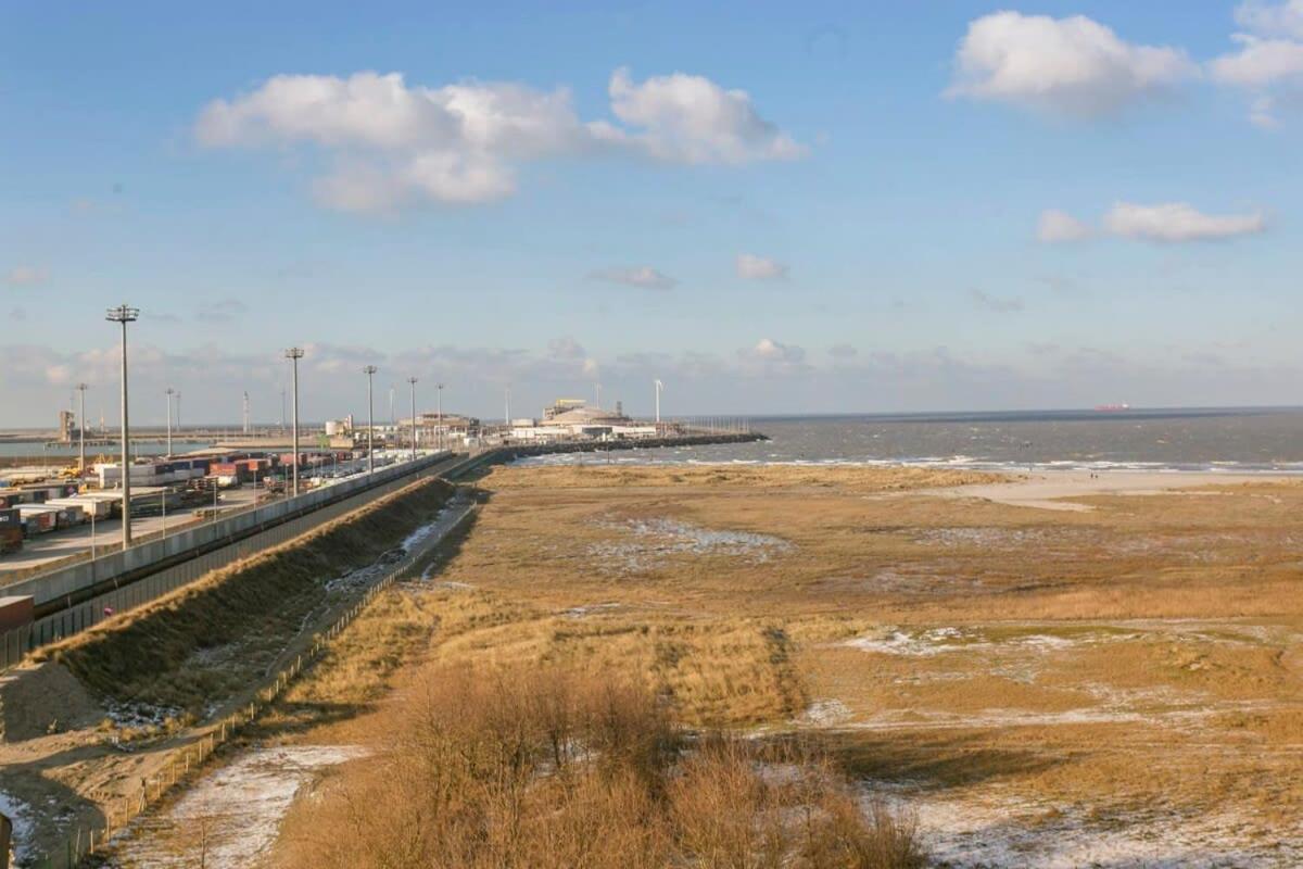 Sunny and comfortable 2 bedroom appartement with stunning Sea-view and 2 terraces