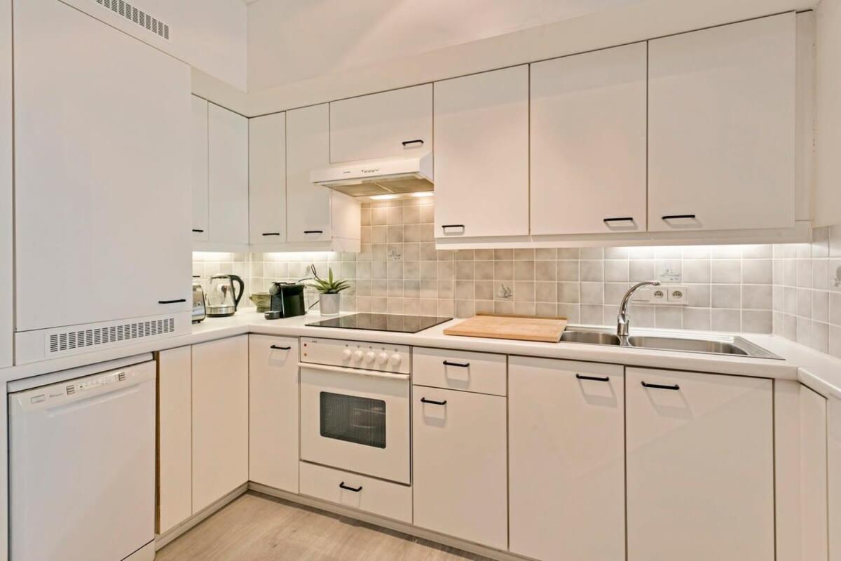 Sunny and comfortable 2 bedroom appartement with stunning Sea-view and 2 terraces