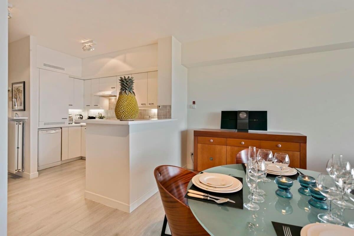 Sunny and comfortable 2 bedroom appartement with stunning Sea-view and 2 terraces