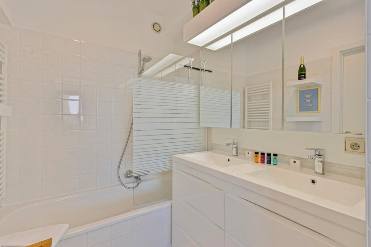 Sunny and comfortable 2 bedroom appartement with stunning Sea-view and 2 terraces