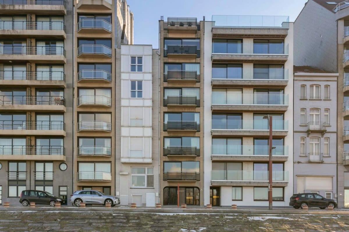 Sunny and comfortable 2 bedroom appartement with stunning Sea-view and 2 terraces