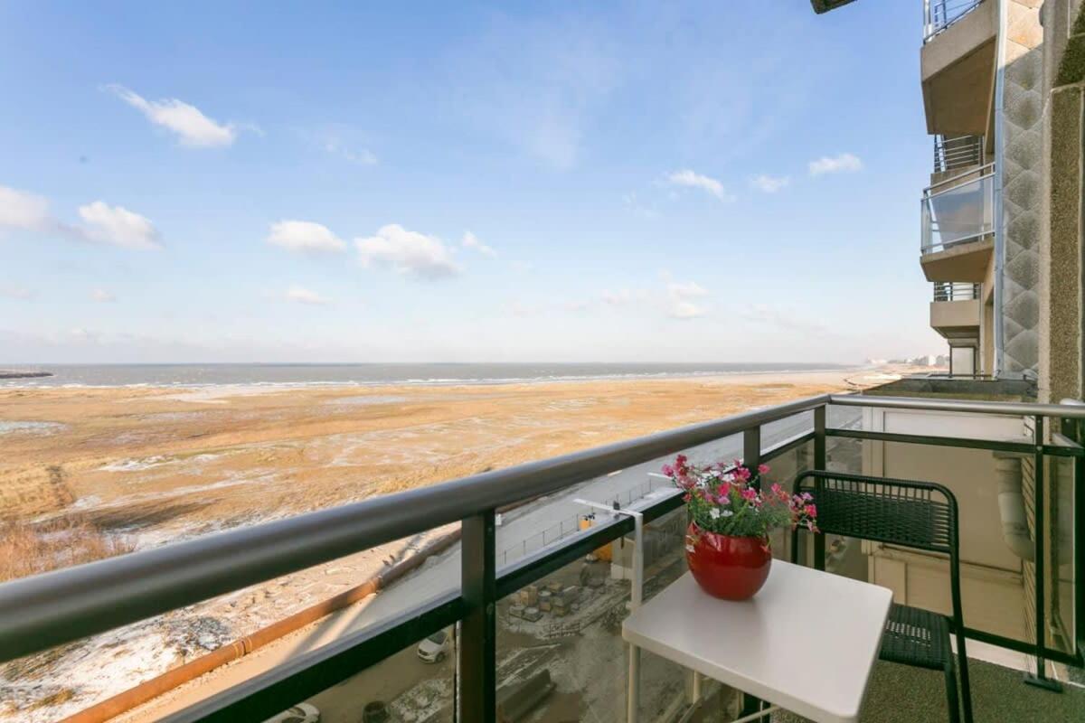 Sunny and comfortable 2 bedroom appartement with stunning Sea-view and 2 terraces