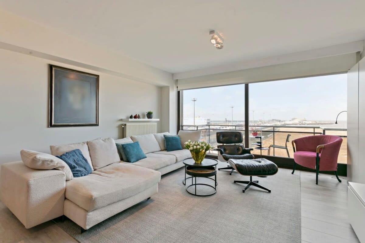 Sunny and comfortable 2 bedroom appartement with stunning Sea-view and 2 terraces
