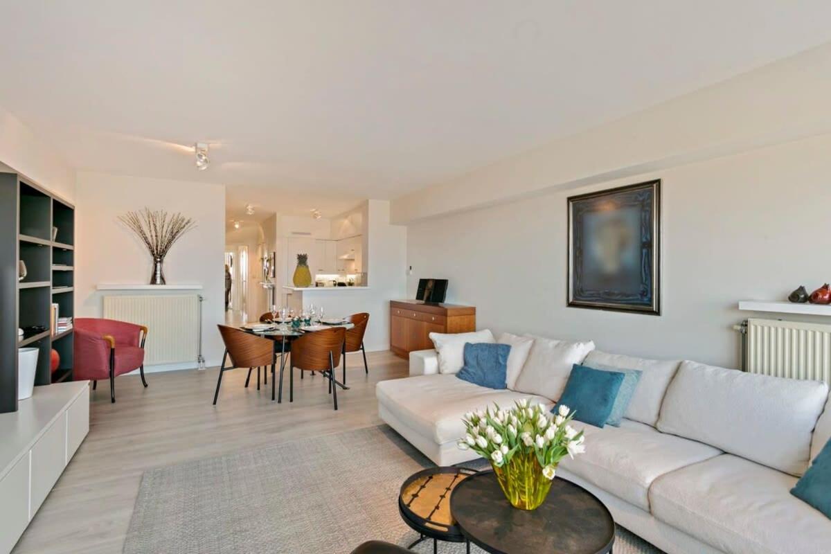 Sunny and comfortable 2 bedroom appartement with stunning Sea-view and 2 terraces