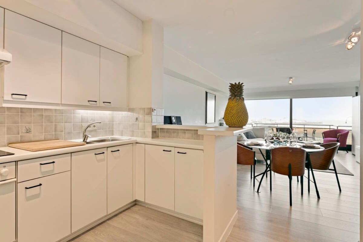 Sunny and comfortable 2 bedroom appartement with stunning Sea-view and 2 terraces